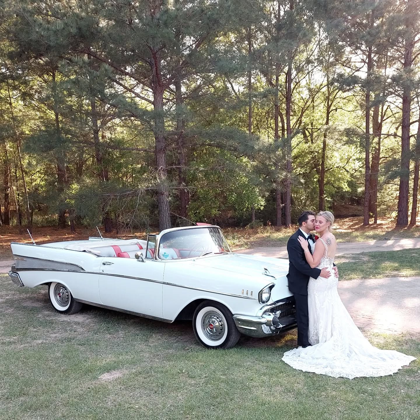 Congratulations to the new Mr. & Mrs. Parthasarathy
💒 Venue @peacefulpinesweddings
🥂 Day-of Coordinator & Champagne Wall @faithful_plan
🎧 DJ @djmaximoproductions
🍻 Bar @wetendbar