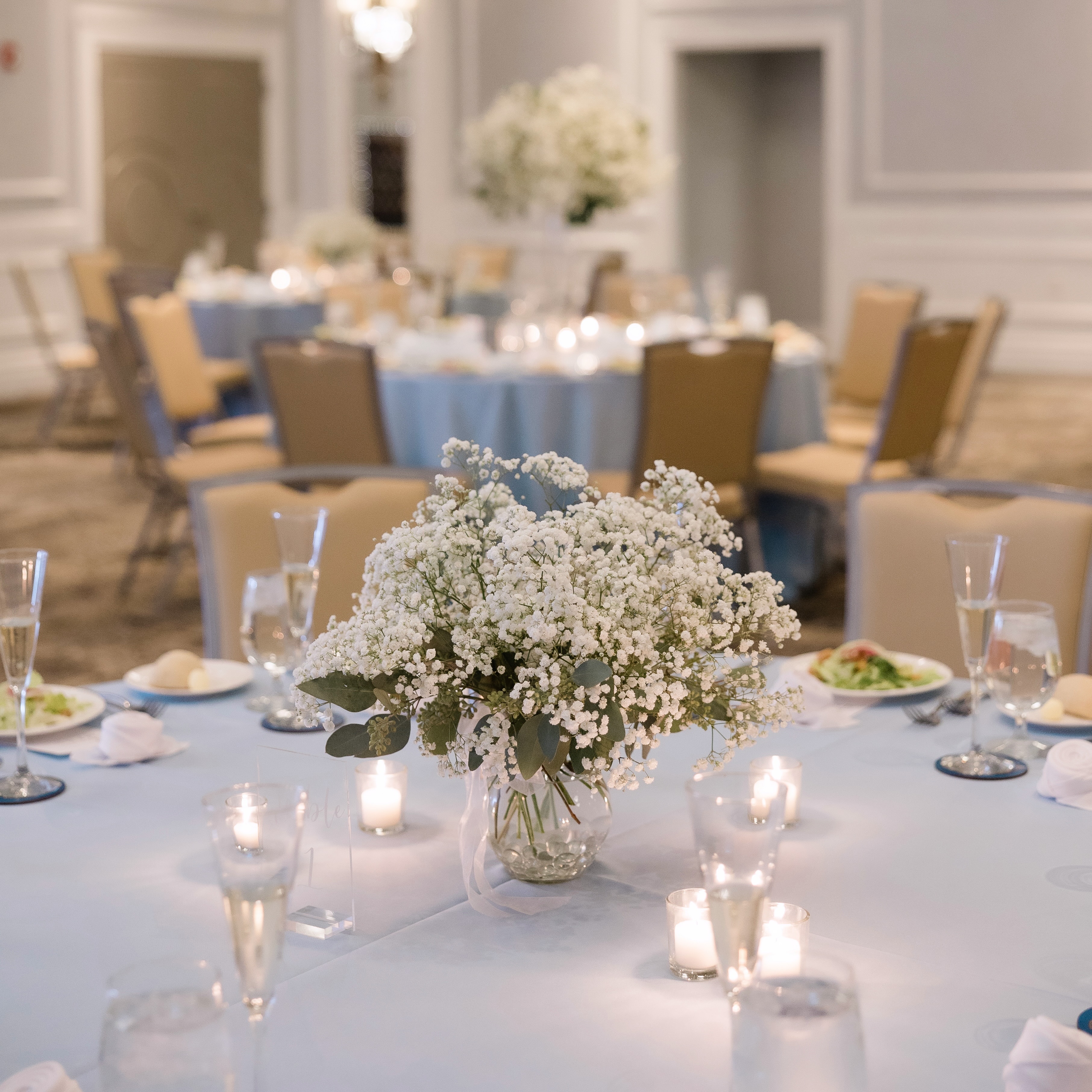 Spring is here!! Add a pop of color to your event with linen that compliment your event! Did you know that we include your choice of color napkin and tablecloths for all events at the Excelsior Springs Event Center? We make event planning a breeze!
📸 by @lindaconleyphotography
.
.
.
#saratogaweddings #saratogaweddingvenue #saratogasprings #saratogabride #upstatewedding #florals