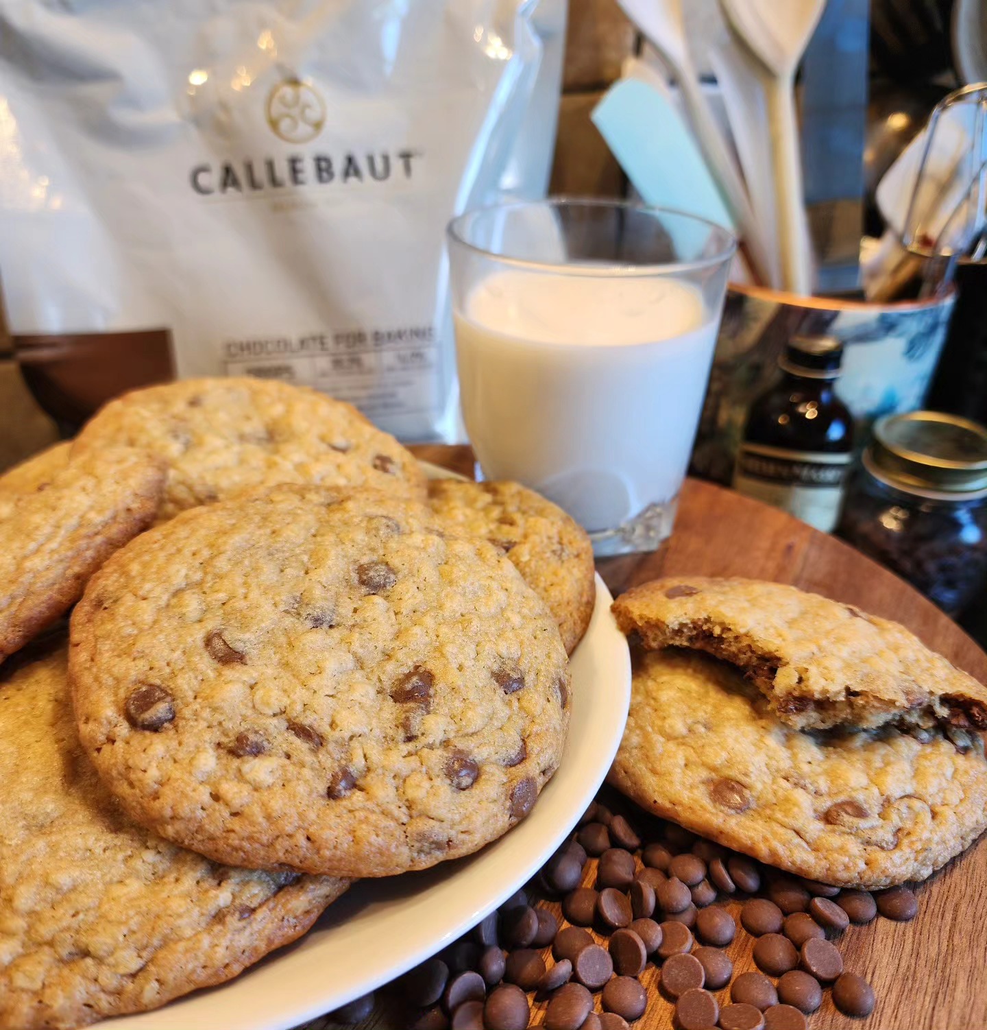 There is something comforting about a plate of chocolate chip cookies and a glass of cold milk waiting for you when you come home from school 😉