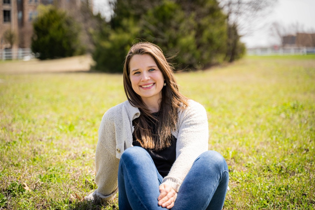 Meet The Team: Say Hello To Hannah Chellan! She is a recent addition to the Clarity team, bringing with her a strong passion for design and creativity! Her eagerness to help others and generate innovative ideas is truly evident. Over the past few years, she has gained valuable experience working with various clients on social media. Embracing challenges, she enjoys transforming mere ideas into vibrant content!
Hannah Chellan lives in Dallas, TX, with her husband and son!
#claritydesigncompany