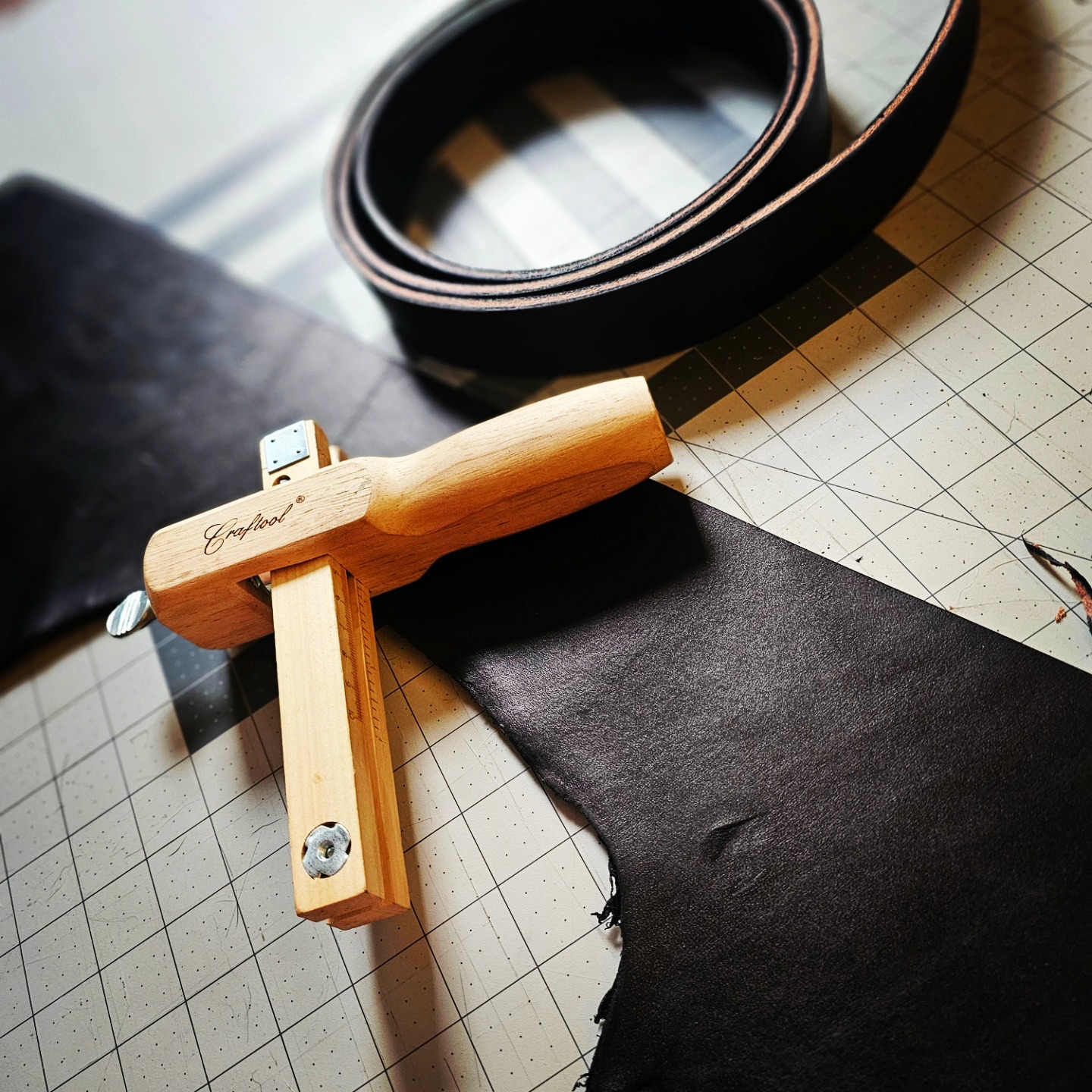 Enjoying a little crafting!
#customleathersplus #customleatherwork #leathercraft #leatherstraps