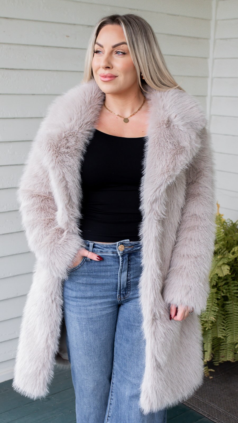 She’s an icon, she’s a legend, and she is the moment ✨ Serving looks and even better customer service, Mariah keeps us on our toes and our stores running smoothly💖
#funnyreel #manager #shopsmall #nashville #franklin