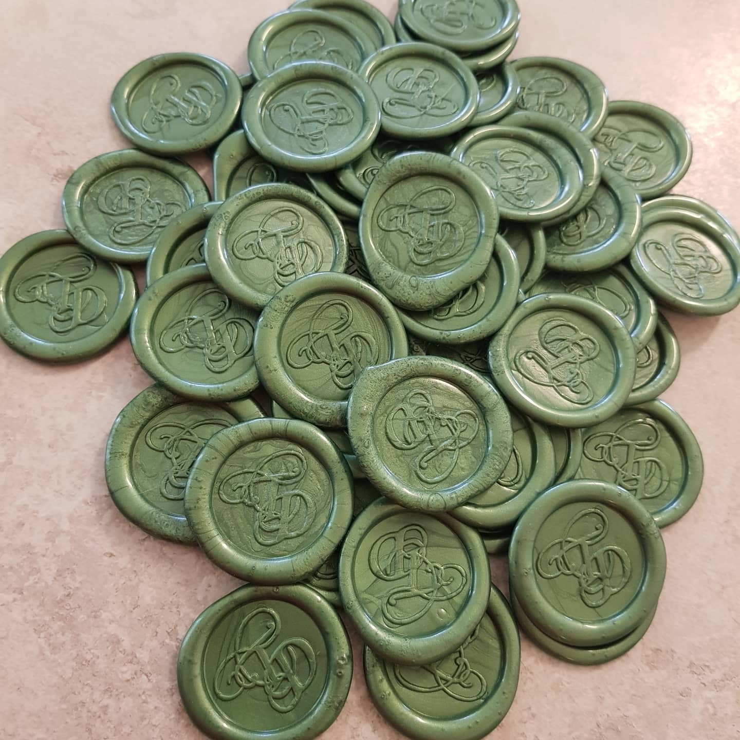 Custom large wax seal stickers in metallic sage green.
#waxseal #waxstamp #waxingvideos #waxsealstamp #waxstick #waxstickers #waxsticks #waxsealaustralia #waxsealsticker #waxsealstickers #waxstickerseal #waxsealshop #waxsealcollection #melted #smallbusinessaustralia #smallbusiness #wax #waxbusiness #envelope #envelopes #envelopecalligraphy #calligraphy #waxsealing
