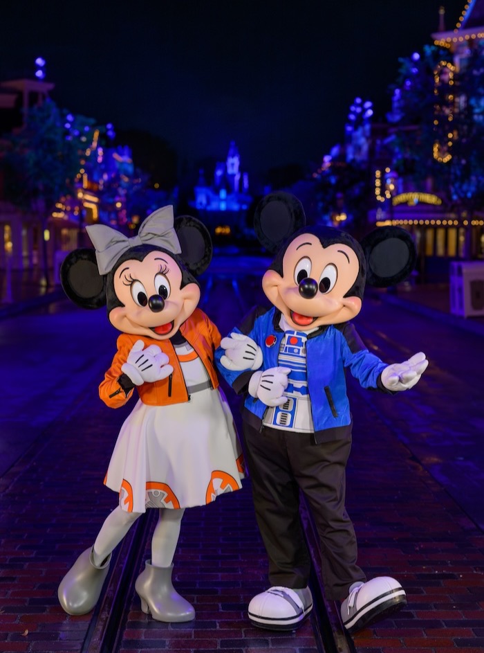 ✨🌌 Disneyland After Dark: Star Wars Nite 2026 🌌✨
Calling all Jedi, Sith, and smugglers — Star Wars Nite is blasting back into hyperspace for four epic nights at Disneyland Park. Costumes are encouraged*, lightsabers ready… your allegiance awaits. ⚔️✨
🗓️ Star Wars Nite 2026 Dates
🚀 Tuesday, April 28
🚀 Thursday, April 30
🚀 Monday, May 4 (yes… May the 4th)
🚀 Wednesday, May 6
🎭 Galactic Entertainment
🛡️ The March of the First Order returns — Captain Phasma & Stormtroopers patrol Tomorrowland
⚔️ Lightsaber Instructional with master instructors
🎶 Live appearances by the Cantina Band (Figrin D’an & the Modal Nodes!)
🔥 Darth Maul takes over Tomorrowland Terrace
🤝 Meet heroes & villains from across the galaxy — Ewoks, Jawas, Queen Amidala & more
📸 Photo ops with Speeder Bikes, Boba Fett & Bo-Katan thrones, and iconic Star Wars scenes
🍴 Star Wars Nite Specialty Food (NEW for 2026!)
🍕 Pizza five-blossom bread at Oga’s Cantina
🍰 Galactic Bundt cake at Jolly Holiday Bakery Café & Galactic Grill
🥩 Banth-gogi at Edelweiss Snacks & Maurice’s Treats
🛍️ Exclusive Event Merchandise
✨ Zip-up hoodie
✨ Tee
✨ Hat
✨ Tumbler
✨ Trading pin
🎟️ Ticket Sale Dates
💳 Magic Key Inspire: Tuesday, Feb. 3, 2026
💳 All Magic Keys: Wednesday, Feb. 4, 2026
🎫 General Public: Thursday, Feb. 5, 2026
⏰ Sales begin no earlier than 9 a.m. PT — tickets are limited!
✨ Want help planning your Star Wars Nite (or a full galactic Disney trip)? Message me and let’s make it legendary. ✨
#StarWarsNite #DisneylandAfterDark #MayThe4th #StarWarsDisney #DisneyAdults #DisneylandEvents #DisneyPlanning #StarWarsFans #GalacticNight #MagicalMomentsVacations