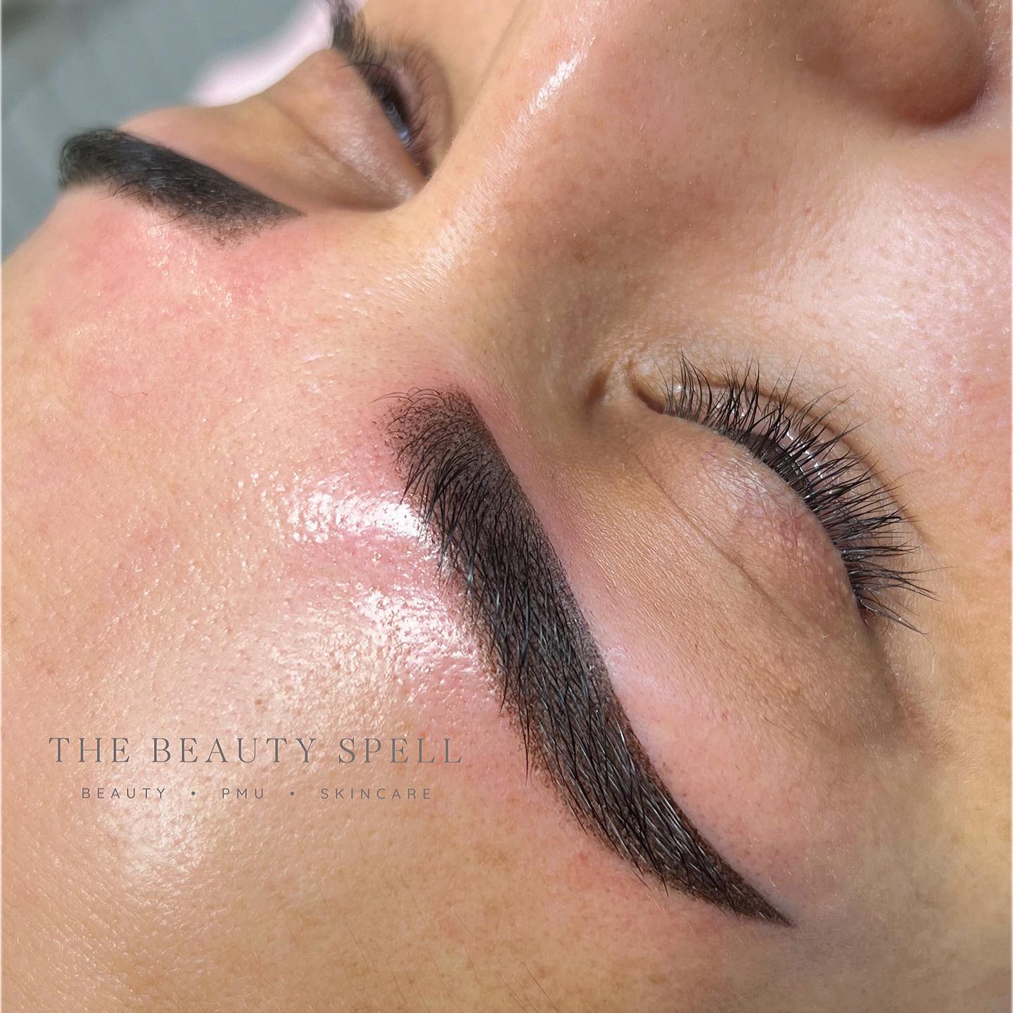 POWDERBROWS COVER-UP✨
Niet tevreden over je oude pmu? Dan kan een cover up een ideale oplossing voor je, zonder het weg te hoeven laseren!
“Echt?!” Ja echt!
Benieuwd of een cover-up ook bij jouw wenkbrauwen kan? Maak dan een afspraak voor een vrijblijvend gesprek om de mogelijkheden te bespreken🥰
@ayaahassanii
#ombrebrows #shading #softbrows #powderbrows #pmubrows #shadingbrows #powder #phifoam #phipigment #groningen #brows #ombre #happycustomer #ombrebrows.