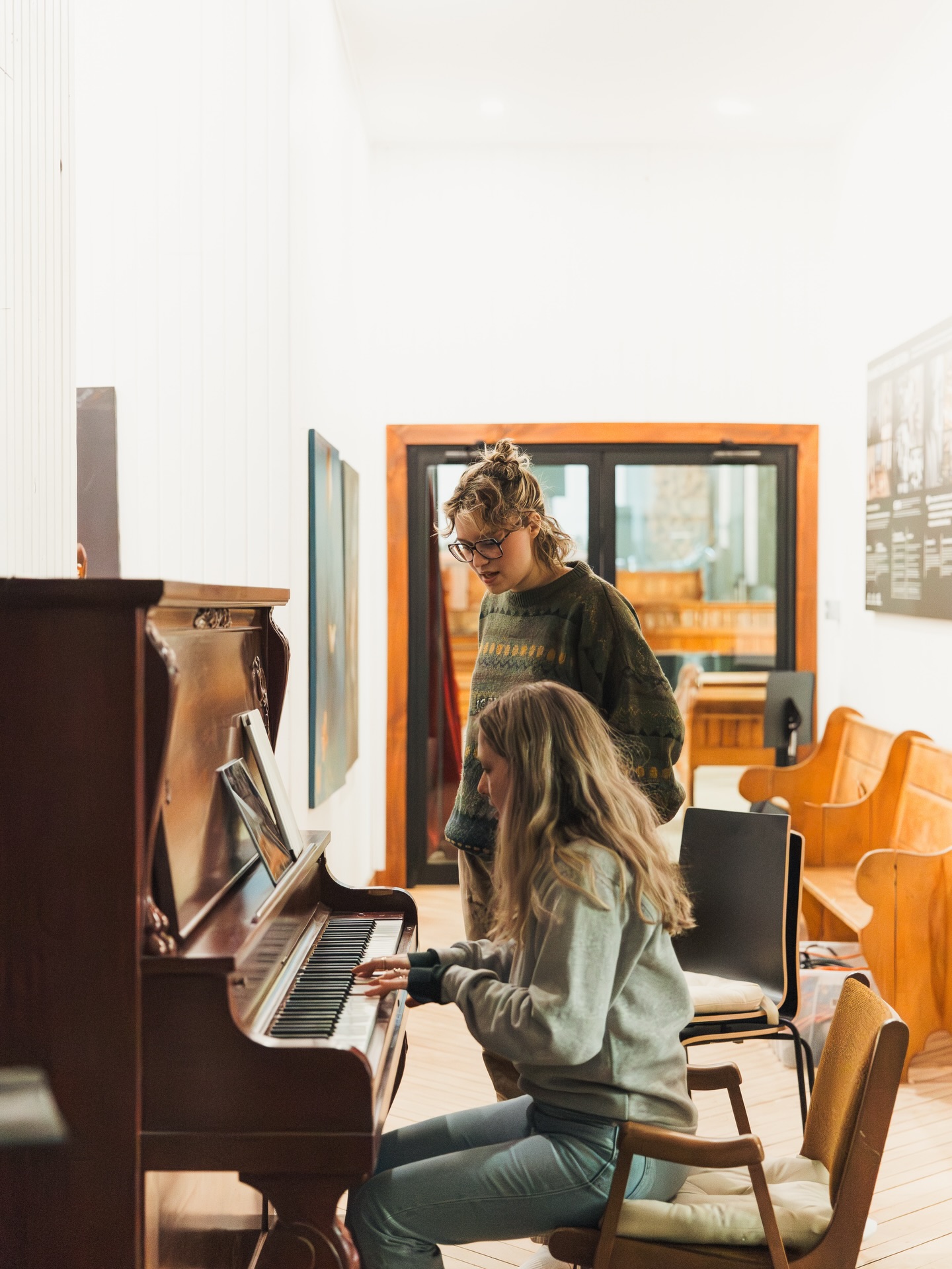 @camppotera au @beam_creatif pour débuter l’année !
Retour sur ces premiers jours de janvier en camp d’écriture.
Merci @whoisgeorgette d’exister et de créer de si belles rencontres entre nous pour créer de la musique ensemble! C’est précieux.
Merci @miiaphoto pour les beaux souvenirs photos de notre gang 🙌🏻