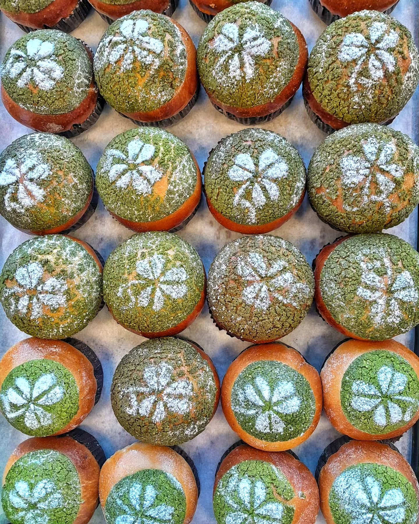☘️ FARMERS MARKET TOMORROW ☘️
Saturday the 15th. 9.30-2.30 at Airfield Estate.
We have these homemade brioche with pistachio, white chocolate, and rice crispie filling. All made by the fantastic Arthur.
#stpatricks #stpatricksday #baking #farmersmarket #supportlocal #supportirish