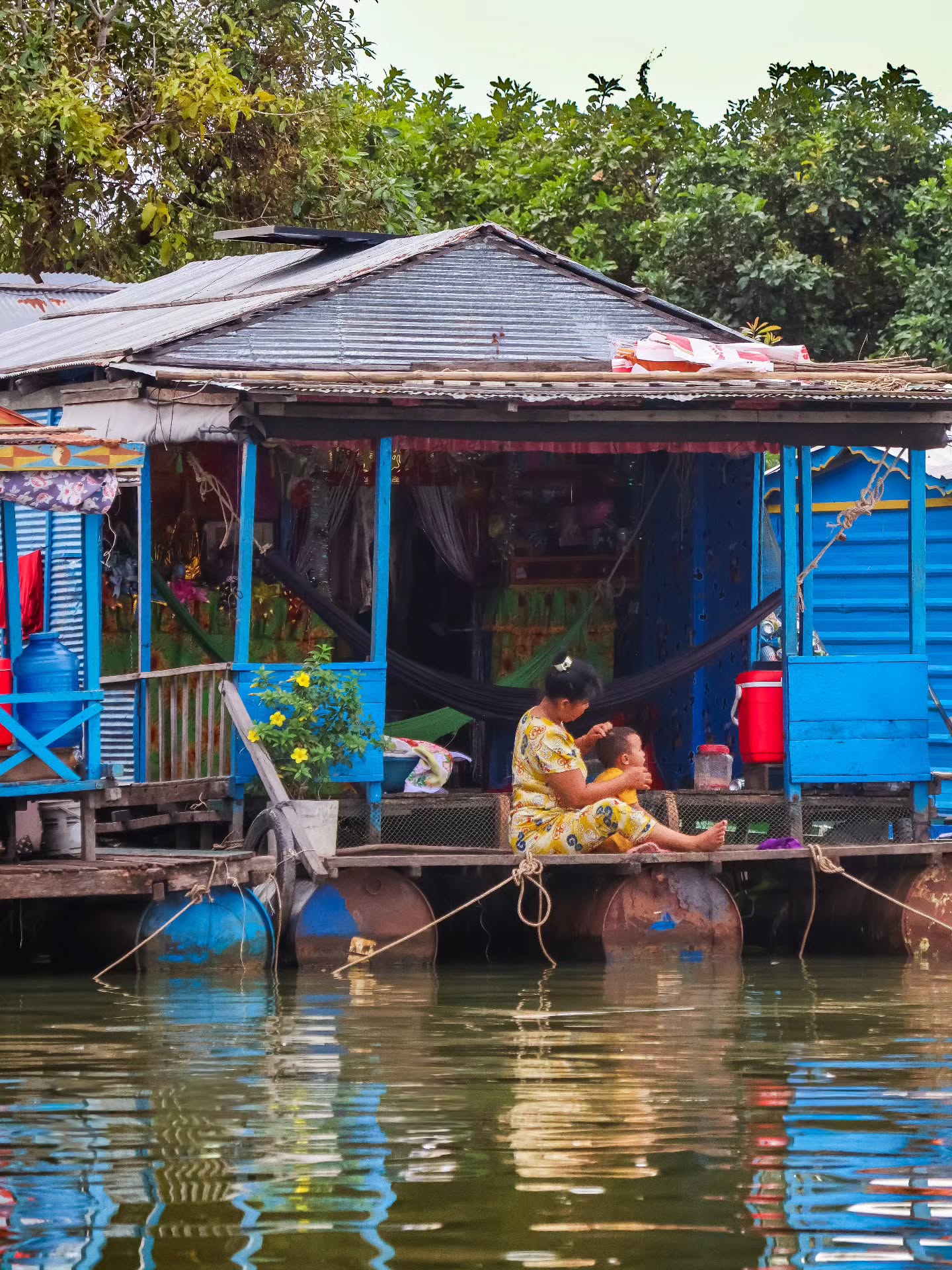 Conte-me sua história,
Quero ouví-la toda.
Lamentos, júbilo, cores e ausências...
Conte-me sua história,
Quero ouví-la toda.