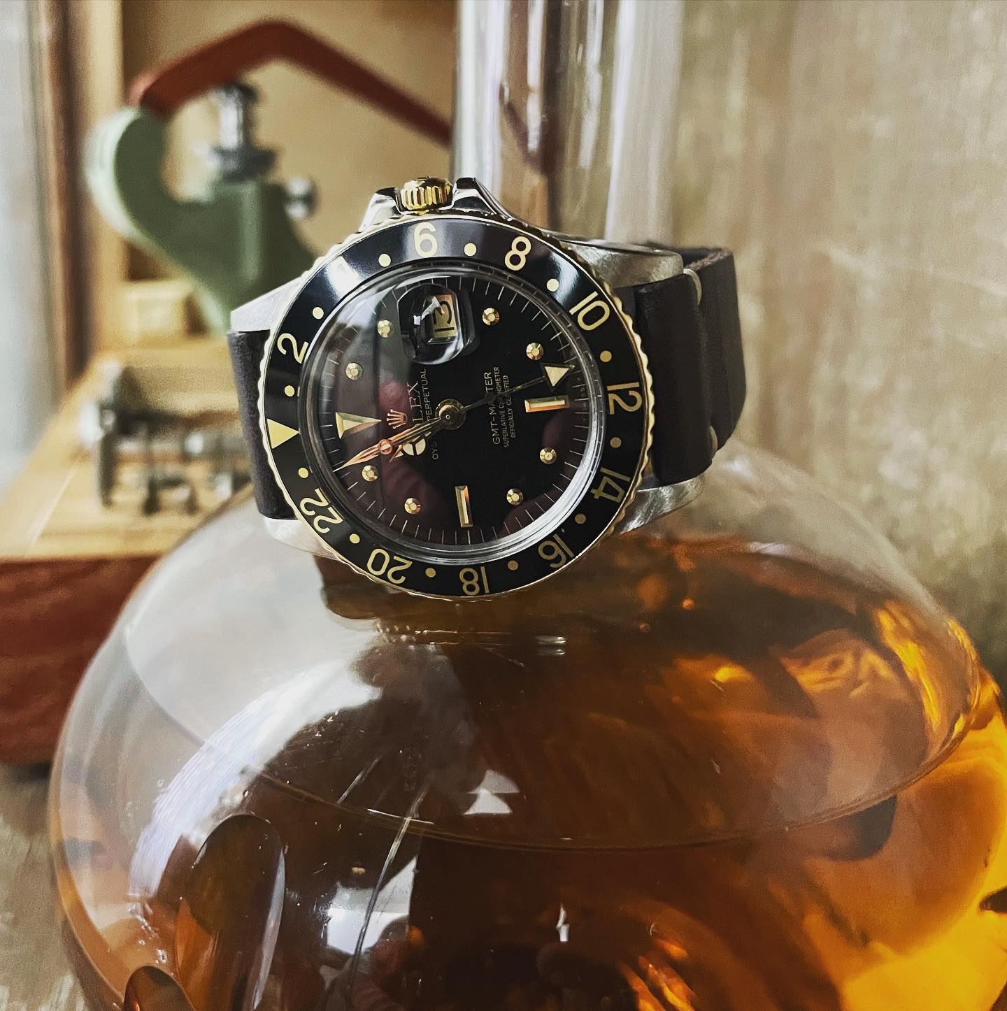 Weekend whiskey vibes 🥃 with this nipple dial GMT 🤩