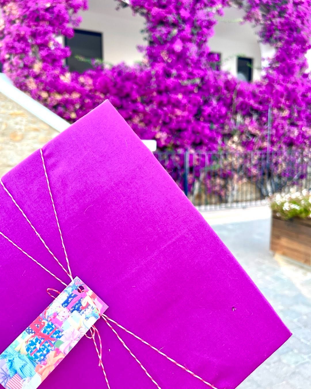 Mich gibt es in all den herrlichen Farben der Natur🥰
Ich bin 100% Natur und ich erfreue dich immer wieder. Schenke mich mit deinem Geschenk weiter - so muss niemand mehr aufreißen und wegschmeißen, wie wir es mit Geschenkpapier doch meist machen.
Ich finde Geschenkstoff und Wiederverwenden ist die bessere Variante 😊
#geschenkemitstoffverpacken #soschenkstduheute #keinmüll #nachhaltig #100%baumwolle #geschenkstoff