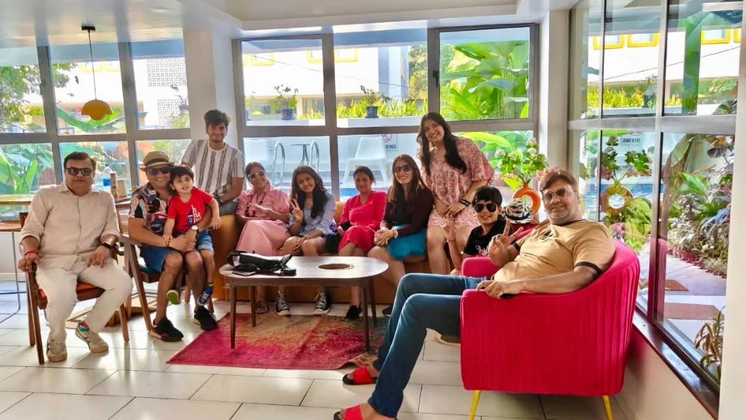 Smiles, togetherness & holiday vibes 🌸
Had the joy of hosting this beautiful family of Mr Mohit at Mela by Half, Calangute.
Nothing better than seeing guests feel right at home 💫
Looking forward to hosting you again! 🌴
#melabyhalf #airbnbgoa #bnb #6bhkvilla #poparthouse