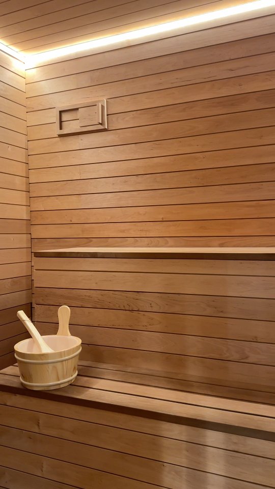 We're delighted to present you all with our latest bespoke dry sauna!
Crafted with care and a little bit of heat, this beauty was created for our wonderful client @wetherlamview
A stunning family-owned holiday home.
The perfect addition for guests for guests who like their holidays served warm.
📷: @thecontentbubble
📩 DM us or email: contact@borgwoodworkdesigns.com
.
.
.
.
.
#Woodwork #bispokesauna #bispoke #sauna #handcrafted