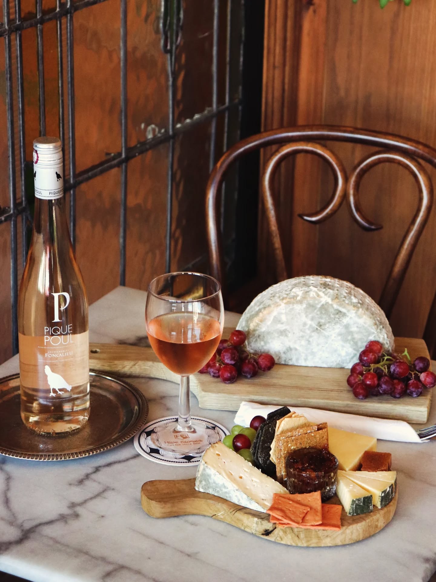 Meats and cheeses always pleases 😁
.
Charcuterie board with artisan cured meats, cheese board with award winning cheese, small batch made vegan pâté on toast, and a bottle of delicious award winning wine... the perfect start to your weekend at Hive Stores.
Open until 10pm!
.
.
.
.
.
.
.
.
.
.
.
.
.
.
.
.
.
.
.
.
.
#winebar #cheeseboard #altrincham #finefoodanddrink #wineandcheese