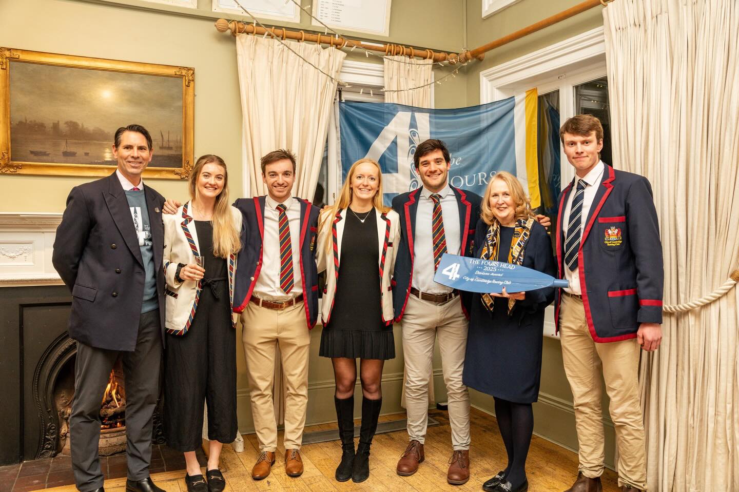Last week, City was very honoured to receive the Davison Award for a standout performance of a small club at @fourshead.
Enjoy these rare sights of our athletes not wearing sports kit and having a good time, then swipe to the last photo for a bonus Victorian family portrait. Some say all they could think of in that moment was the training programme…
📸 @allmarkone