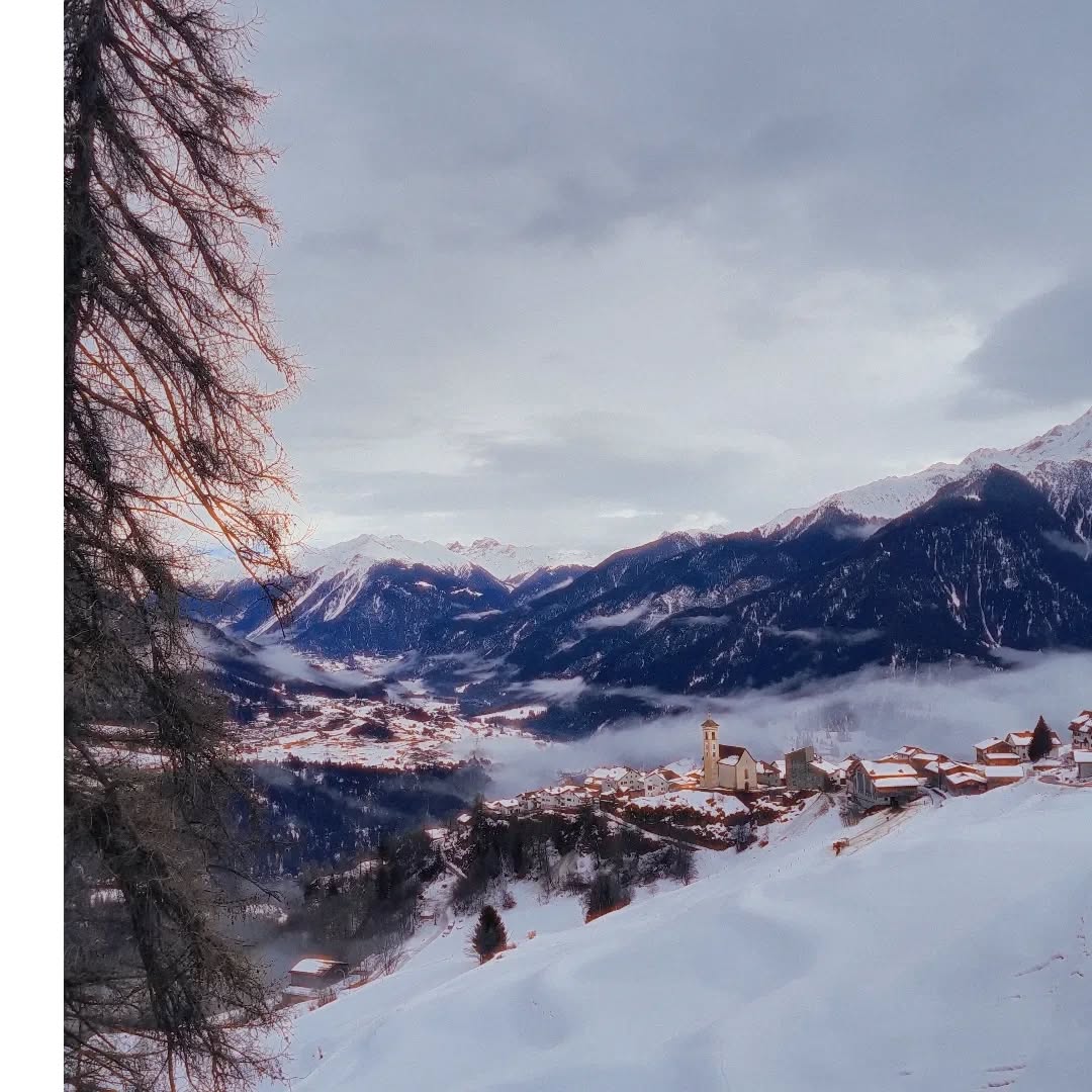 Stierva, am Nebelmeer gelegen.
#stierva #uts #bergdorf #graubünden #nebelschwaden