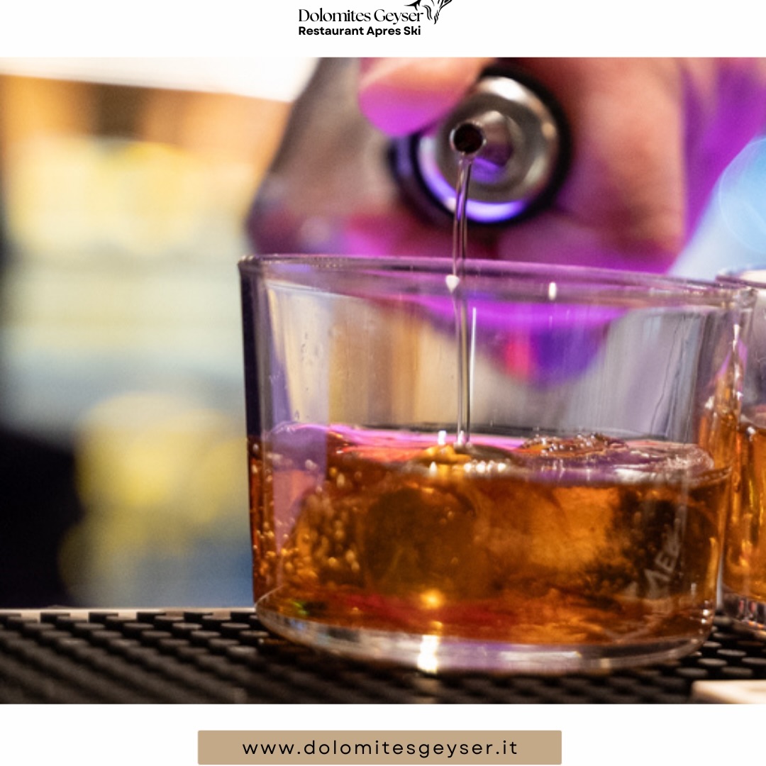 Non servono spiegazioni.
Bastava esserci.
Sguardi, risate, musica al punto giusto
e una serata che rimane.
Se ti riconosci, sai com’è andata.
✨
#GeyserVibes #dolomitesgeyser #valdifassa #fridaynightvibes