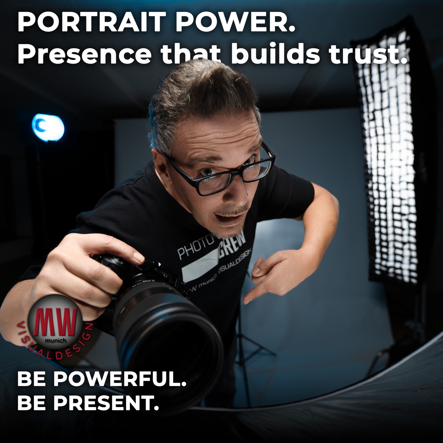 Eye contact changes everything.
Because people don’t connect with logos —
they connect with faces.
Portrait Power means showing up
clear, confident, and real.
Be seen. Be trusted. 🎯 #portraitpower #munichportrait #münchenportrait #münchenpasing #pasingmünchen