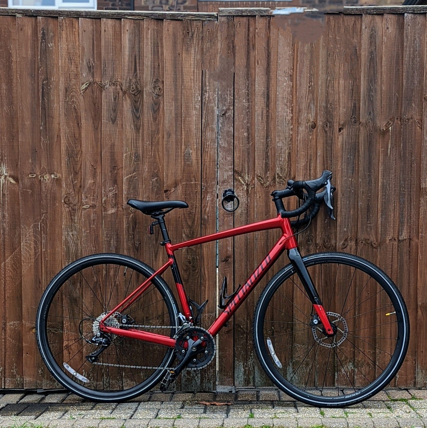 Specialized diverge, need some small adjustments and the mudguard removed for summer rides. The simple aluminium frames renewed with nice parts is undeafted combination.
#repairs #spokeshed #bikerepairs #roadracing #cycle #bikes