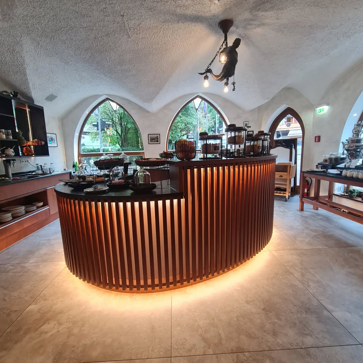 Tiramos uns dias pra atravessar o oceano e também registrar o design austríaco.Vamos mostrar pra vocês,cantinhos encantadores que encontramos Esperamos que sirvam de inspiração. #designdeinteriores #criatividade #ideias #beleza #zuhausedecor #wood