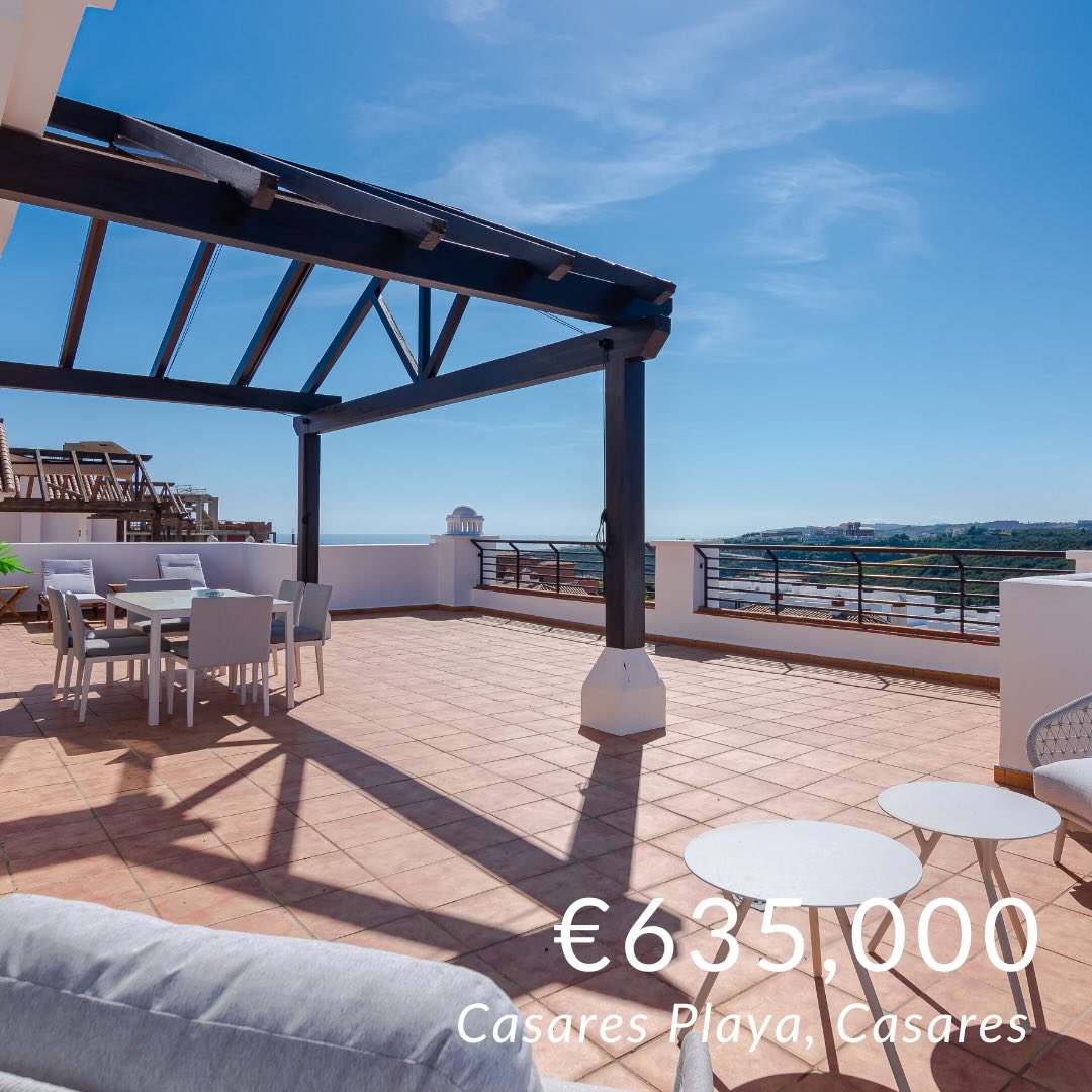 📍 Albatross Casares, Casares Playa
🌊 Fantastic sea views
☀️ All day sun
💶 €635,000
🏖️ 1 mile from beach (2 mins drive)
🛌 3 bedrooms
🛁 3 bathrooms
🌅 South-West facing apartment
🌟 Spacious design
💦 3 pools + green areas
📐 134m2 + 98m2 terrace
🔥 Fire place
🚗 2 underground parking spaces
📦 2 store rooms
🔐 Inside 24h gated private community
🌞 Amazing sunset views every evening
✅ Full rental license in place