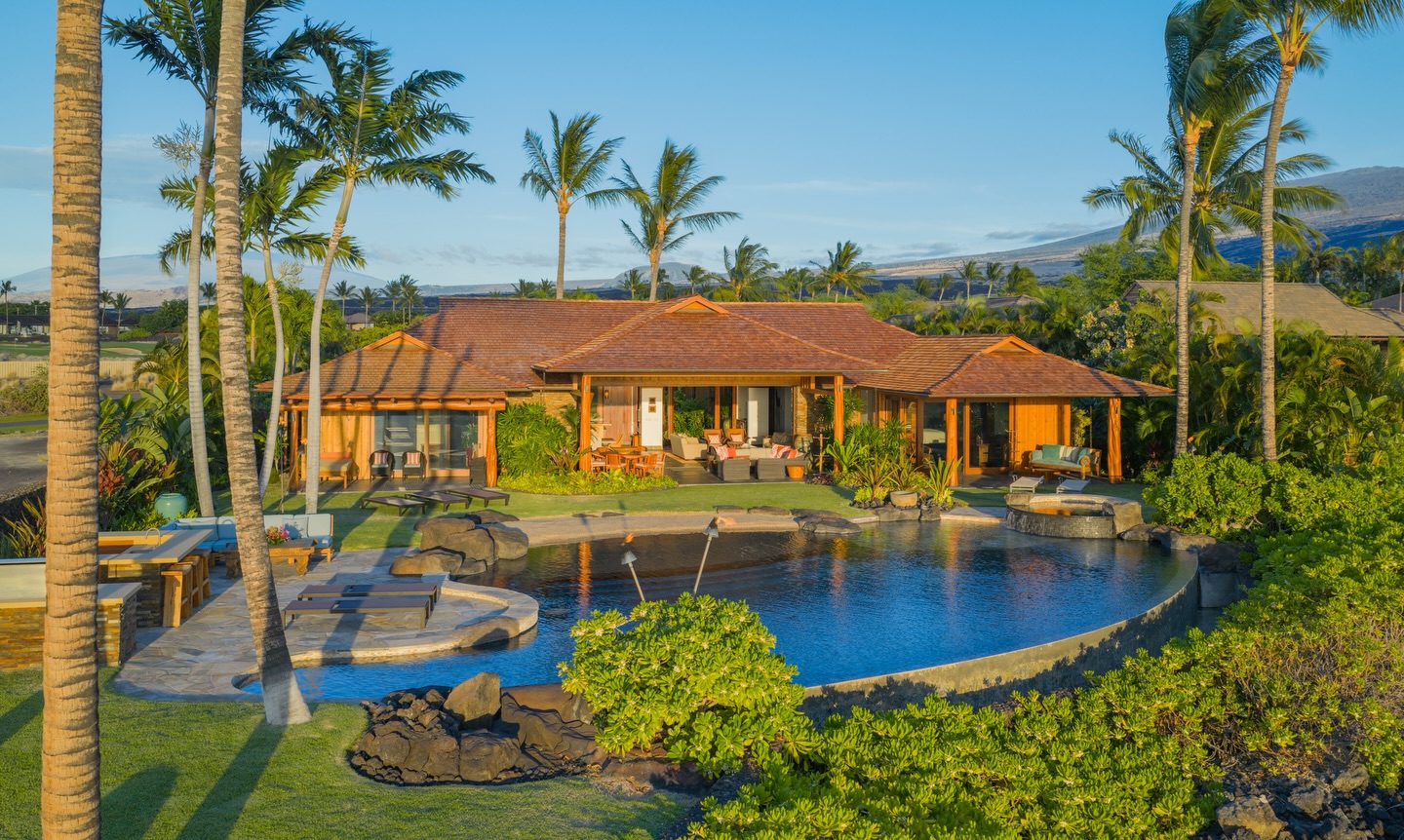 Pro tip: When life needs a reset, head straight to Hawaiian sunshine đ´đĽ Kema Kama has the warmth, the views, and the luxury you deserve. Our new blog drops fun, easy ideas for a quick recharge getawayâbecause you donât need a week to feel brand new. Check it out via link in bio!