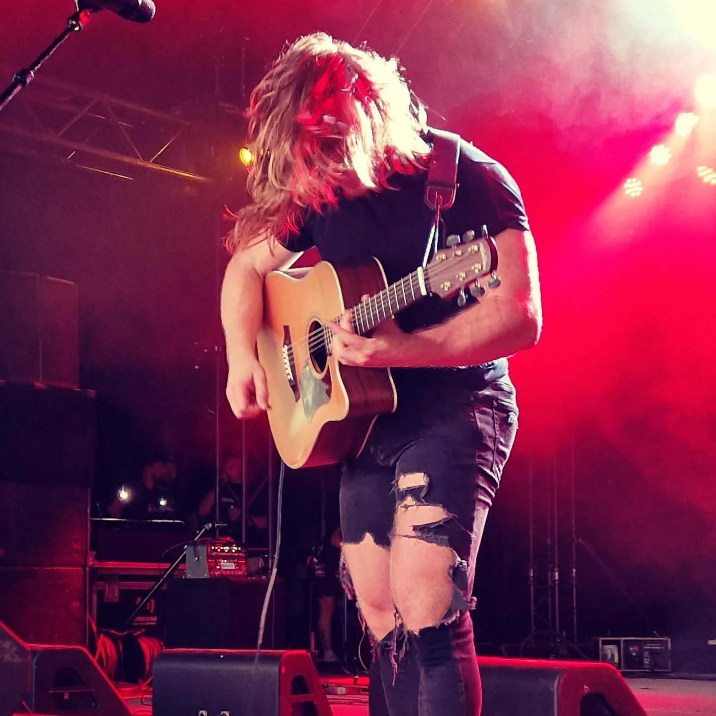 first off happy new year🍾🤩 more winter shows coming up🥳❄🍻🎶🎸
Acoustic Evergreens on:
So. 19.01 @tijuanabardavos GR
Sa. 08.02 @tuebli_kultbar Schwyz SZ
So. 09.02 @Tijuana Bar Davos GR
#evergreens
#apresski
#coversongs
#everybodydancenow
#vocalsandguitar
#tarzanboy