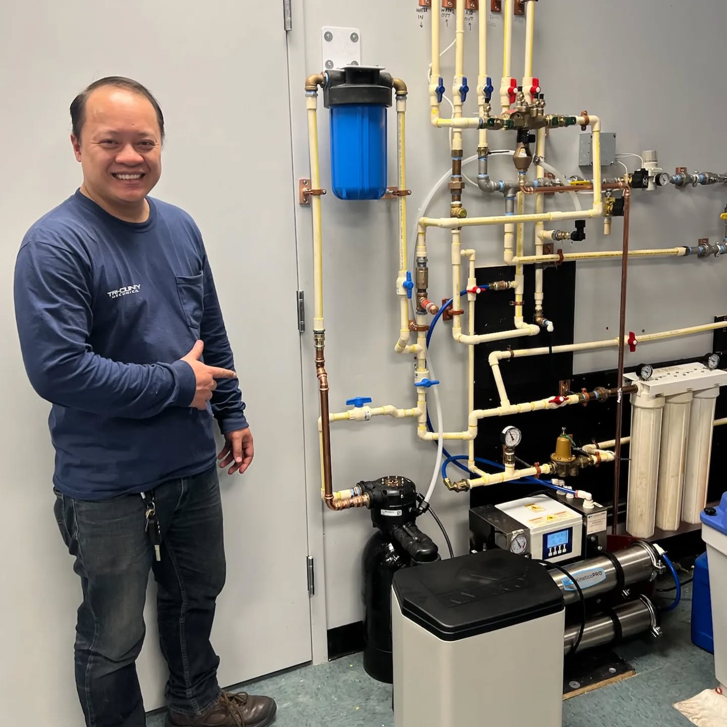 Update : Mike on his second week smashing a commercial water system install. This system feeds a high pressure humidification system on one of Konica Minoltas printing operations here in sunny New Jersey!
Great job Mike!
#kineticowatersystems