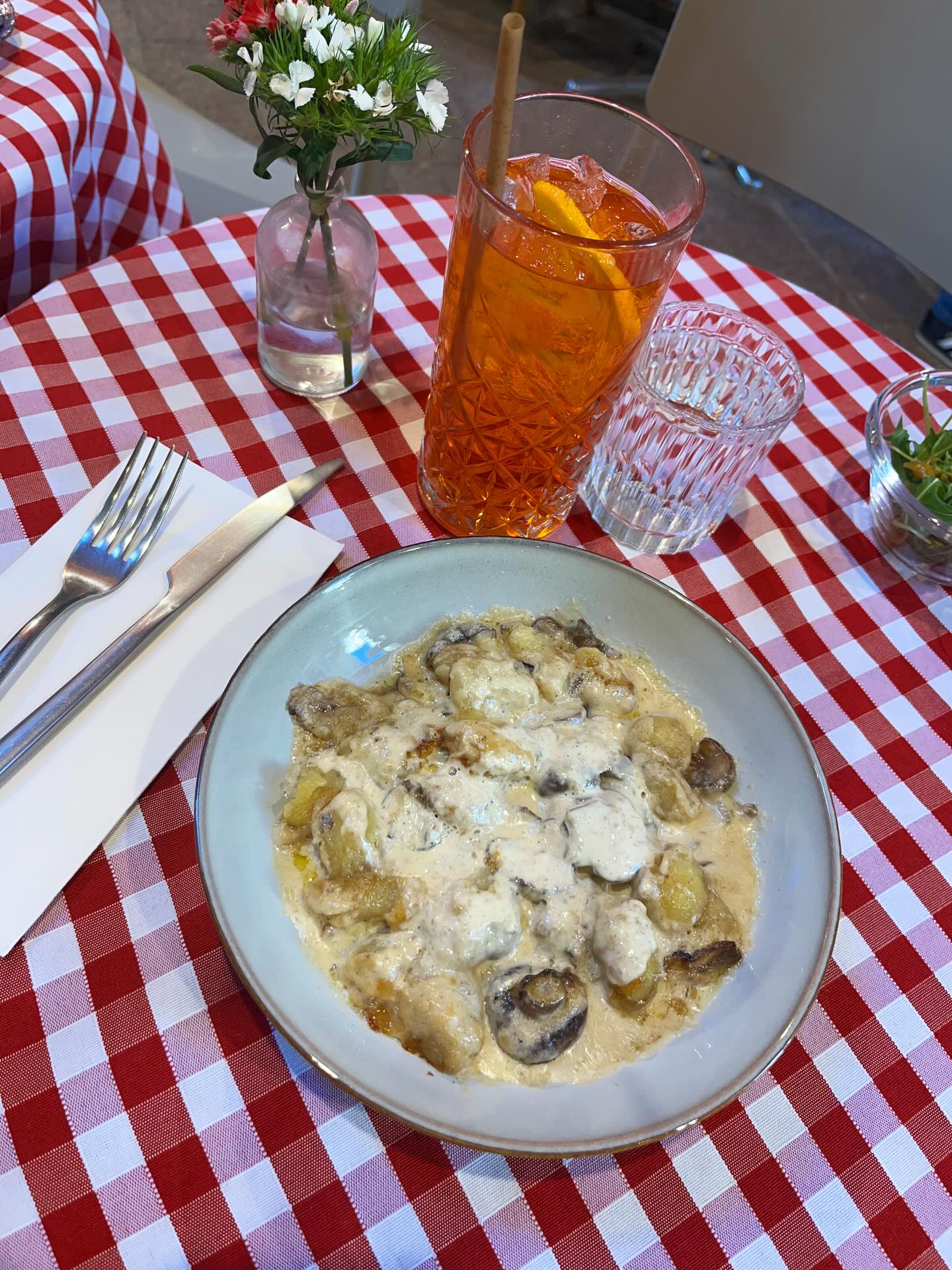 Best Bouchées of January in France 😋
Read on for some of my favorites foods and feelings from last month.
1) Gnocchi aux champignons 🇮🇹 | by @peppinocantinetta 💭 Feeling the sun shine on my soul!
2) Petites assiettes créatives 🍷🍽️ | by @hely.nice 💭 Feeling happy and wishing I could live on a compound with all my favorite people in the same place lol
3) Galette sésame noir 🖤 | by me for @paupiette.mulhouse 💭 Feeling accomplished
4) Panna cotta poire safran 🍐 | by @lun_des_sens 💭 Feeling cozy and inspired by cool flavors
5) Repas alsaco-italo-disco 🍝🥂🍫 | by @candicechml et @bthpierre au @surnaturel_mulhouse 💭 Feeling invigorated
What’s the best thing you’ve eaten recently? Qu’est-ce que vous avez mangé de bon récemment ?
.
.
.
#mulhouse #food #eeeeats #eeeeeats #whatieat