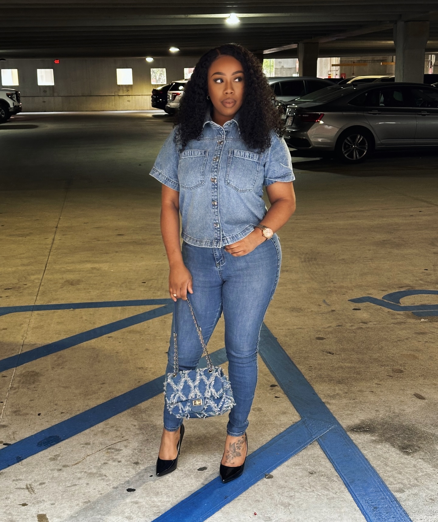 Just a girl God never gave up on. 🙏🏽💙
Top: @rossdressforless
Jeans & Bag: @fashionnova
#blackgirlswithstyle #justagirl #livingonpurpose #ootd #rossdressforless