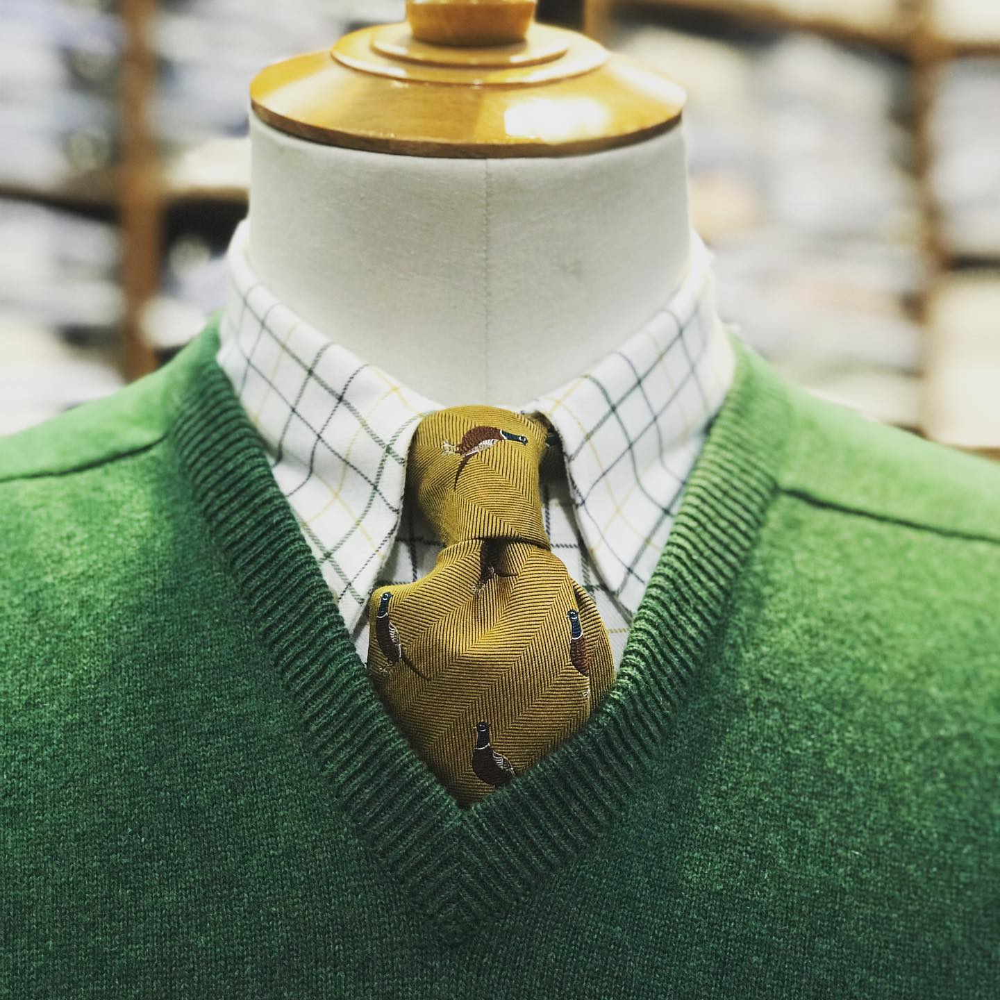 âą Chemise tattersall coton/laine et pull-over lambswool âą #chemise #williamlockie #paris #shirt #automne #chasse #tattersalls #atkinsons #comptoirdeschemises #gentleman #wool