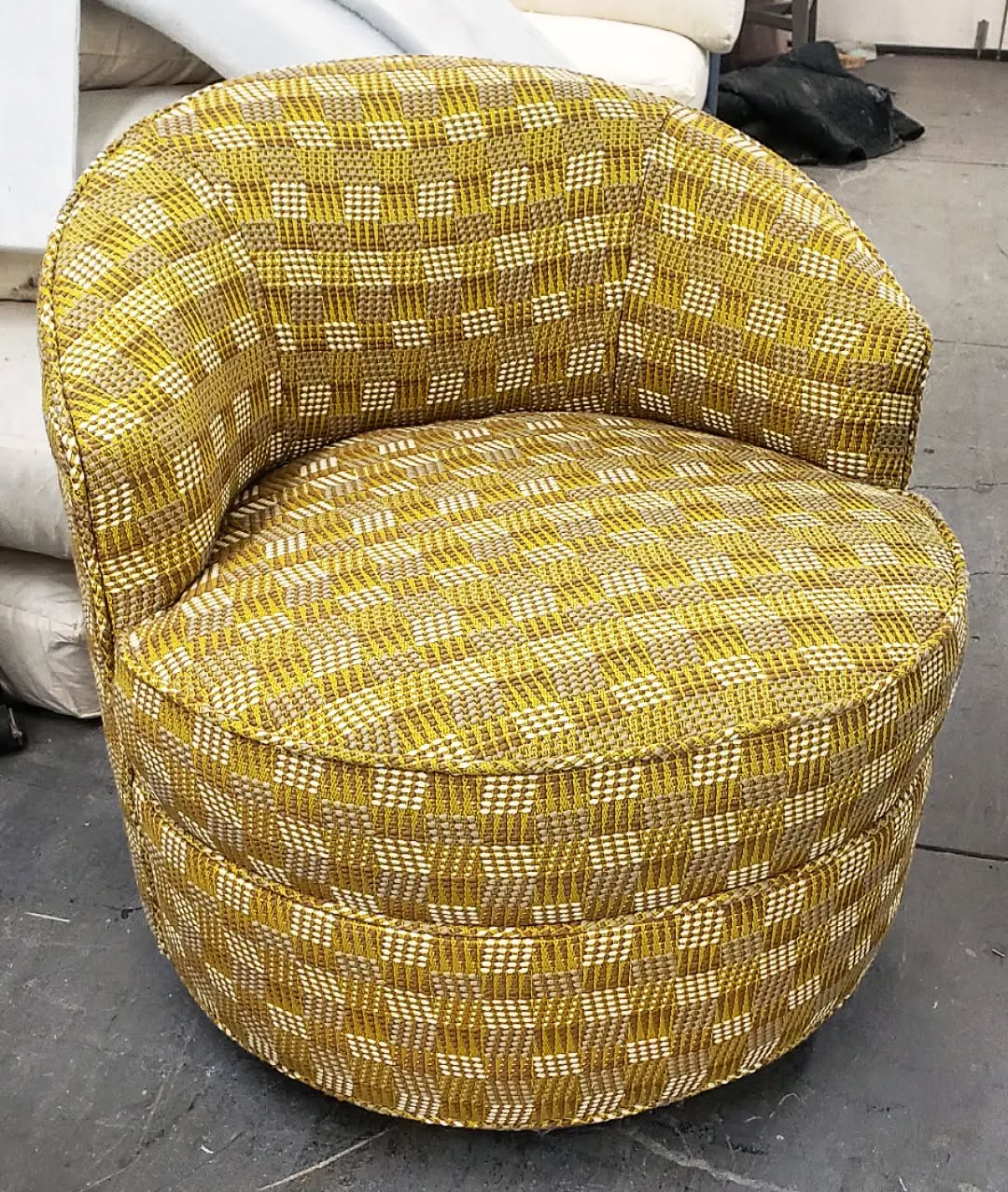 "Do not go gentle into that good night"...go with a CHARTREUSE AND PEWTER WOVEN FABRIC BARREL BACK SWIVEL CHAIR. LOUDLY. Because CUSTOM. Rage, rage against the dying of the light, indeed.
(All apologies to Mr. Dylan Thomas)
..
.
.#customupholstery #customfurniture #handmadefurniture #martinindustries #buckscountyfurniture #mainlineinteriordesign #newjerseyinteriordesign #custominteriordecorating #interiordesign #interiordecorating #decorator #interiordecorator #furnituredesign #furniture #philadelphiainteriordesign #commercialdesign