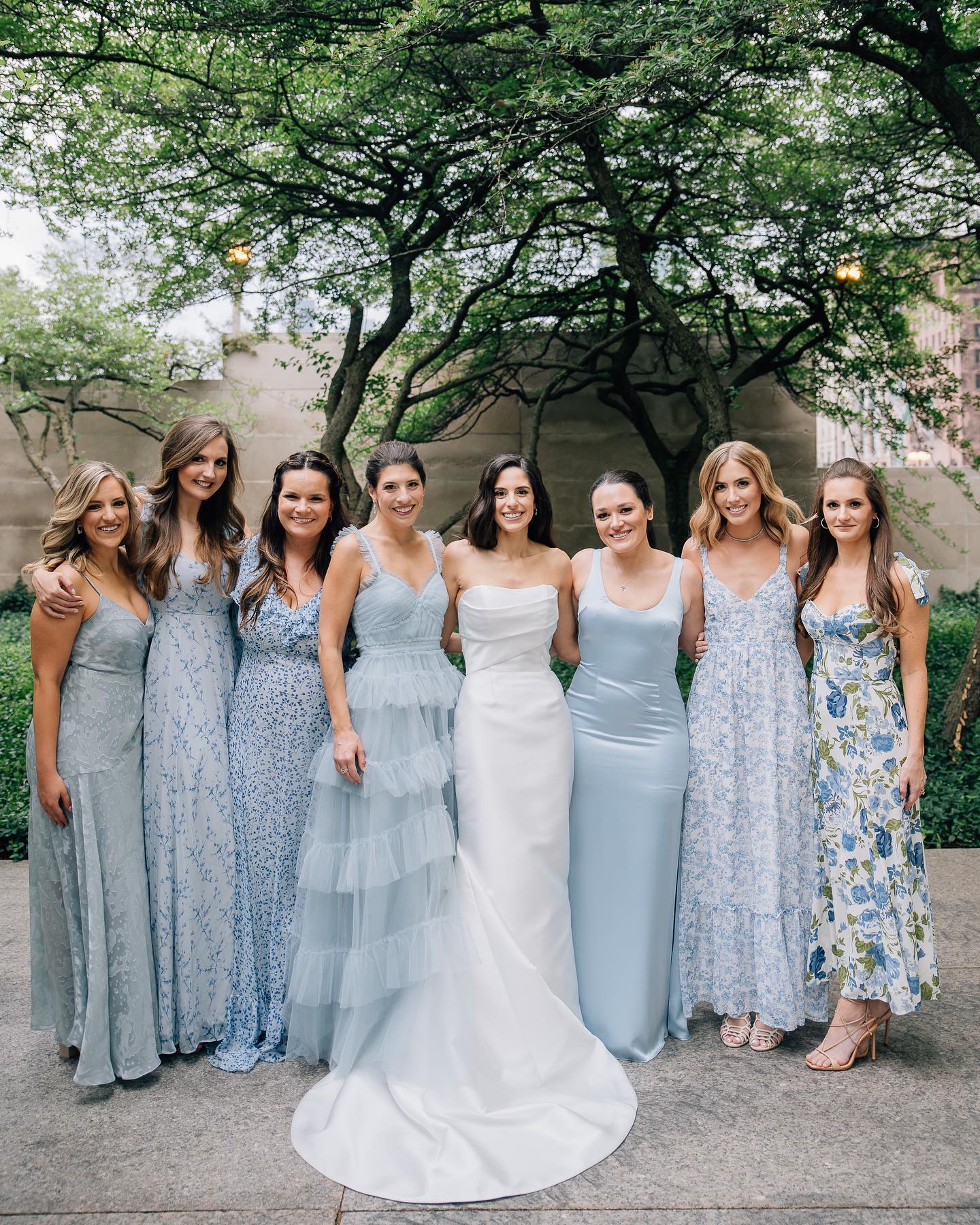 Had to give this now (basically) viral pic a permanent spot on the feed because Trish really nailed the bridesmaid dress assignment 💙🩵
