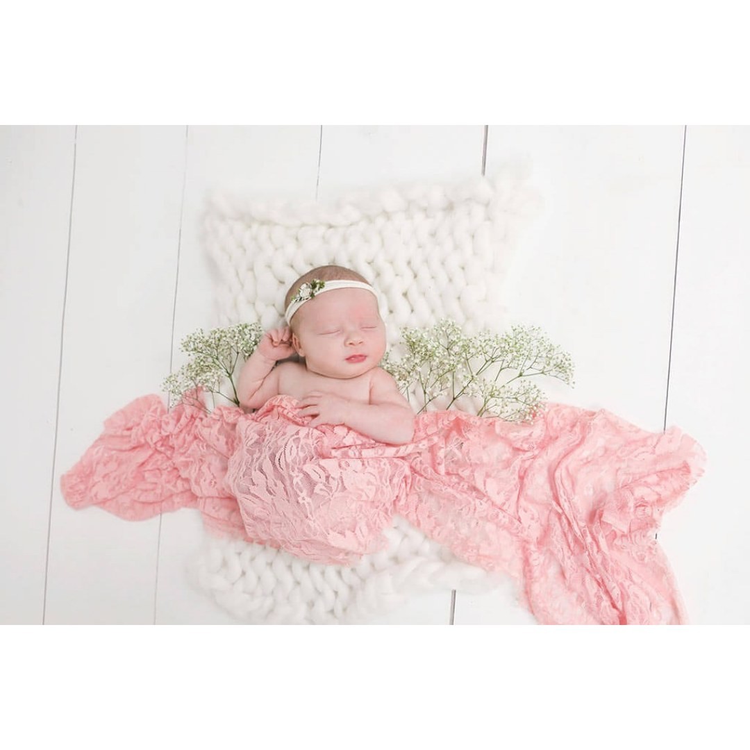 Un bébé rallonge les jours, raccourcit les nuits et multiplie le bonheur 😍
#studioleciel #studiophoto #photographie #passionphoto #lifestylephotography #photography #photoshoot #quebec #newborn #newbornphotography #bebe #nouveaune #photographiebebe #newbornphotographer #socute