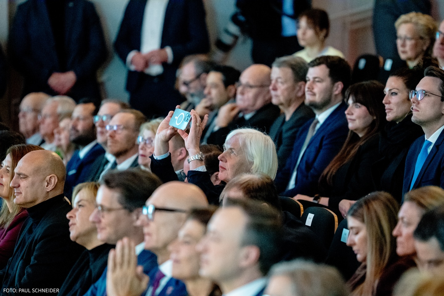 📍 Neujahrsempfang der CDU NRW im Konzerthaus Dortmund
Heute war ich am Vormittag beim Neujahrsempfang der CDU NRW im Konzerthaus Dortmund zu Gast. In besonderer Atmosphäre bot der Empfang einen gelungenen Start ins neue politische Jahr und Raum für Austausch und Vernetzung.
🎤 Moderiert von Paul Ziemiak MdB 🗣️ Klare Impulse von Ministerpräsident Hendrik Wüst MdL und Timotheus Höttges, Vorstandsvorsitzender der Deutschen Telekom AG. 🎶 Stimmungsvolles Rahmenprogramm mit Jugendchor sowie Klavier- und Orgelmusik
Ein inspirierender Vormittag mit guten Gesprächen, starken Botschaften und viel Motivation für die kommenden Aufgaben. 💪✨