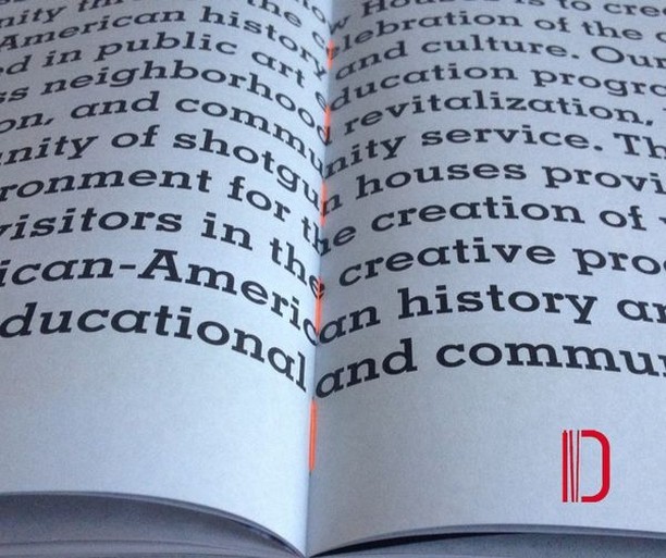 Wusstet ihr, dass Fäden nicht nur zum Nähen gut sind? 🤔
Auch bei der Bindung eines Buches greifen wir zum Faden.
Bei der Fadenheftung werden die Bögen nämlich nicht verklebt, sondern in den Buchblock eines Buches vernäht. 📚
Es ist das hochwertigste Bindeverfahren, aber das Aufschlagverhalten eines Buches ist unschlagbar und für besondere und einzigartige Publikationen genau das Richtige. 😍
Mehr Infos und Kontakt 👉 https://www.designpress.de/
#designpress #buch #buchherstellung #bindeverfahren #fadenheftung #technik