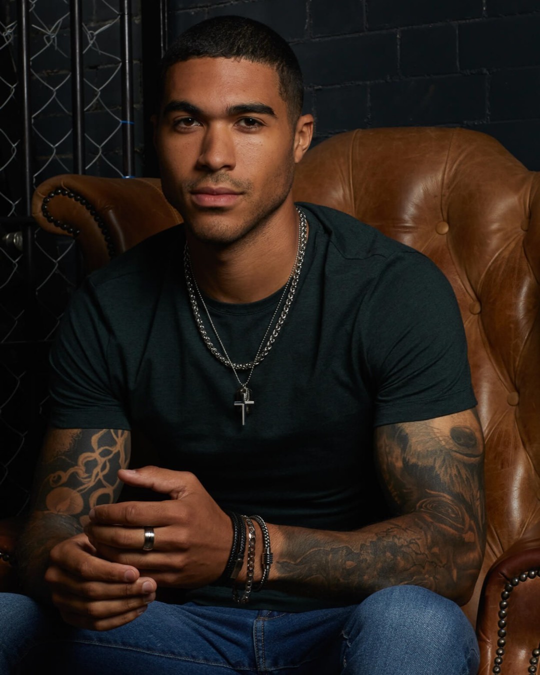 The Spring sunshine has us planning those Summer outfits! Now is the perfect time to update your jewellery collection with some new, on-trend pieces from us 😎
#FredBennett #WearingFredBennett #MensStyle #MasculineJewellery #MensFashion #StainlessSteelJewellery
️