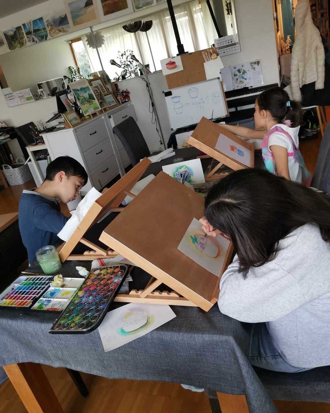 Je prends beaucoup de plaisir à enseigner l’aquarelle aux enfants et aux adultes. Tout le monde fait beaucoup de progrès ce trimestre.
I am enjoying teaching watercolor painting to kids and adults. Everyone made a lot of progress this trimester.
#watercolor
#morges
