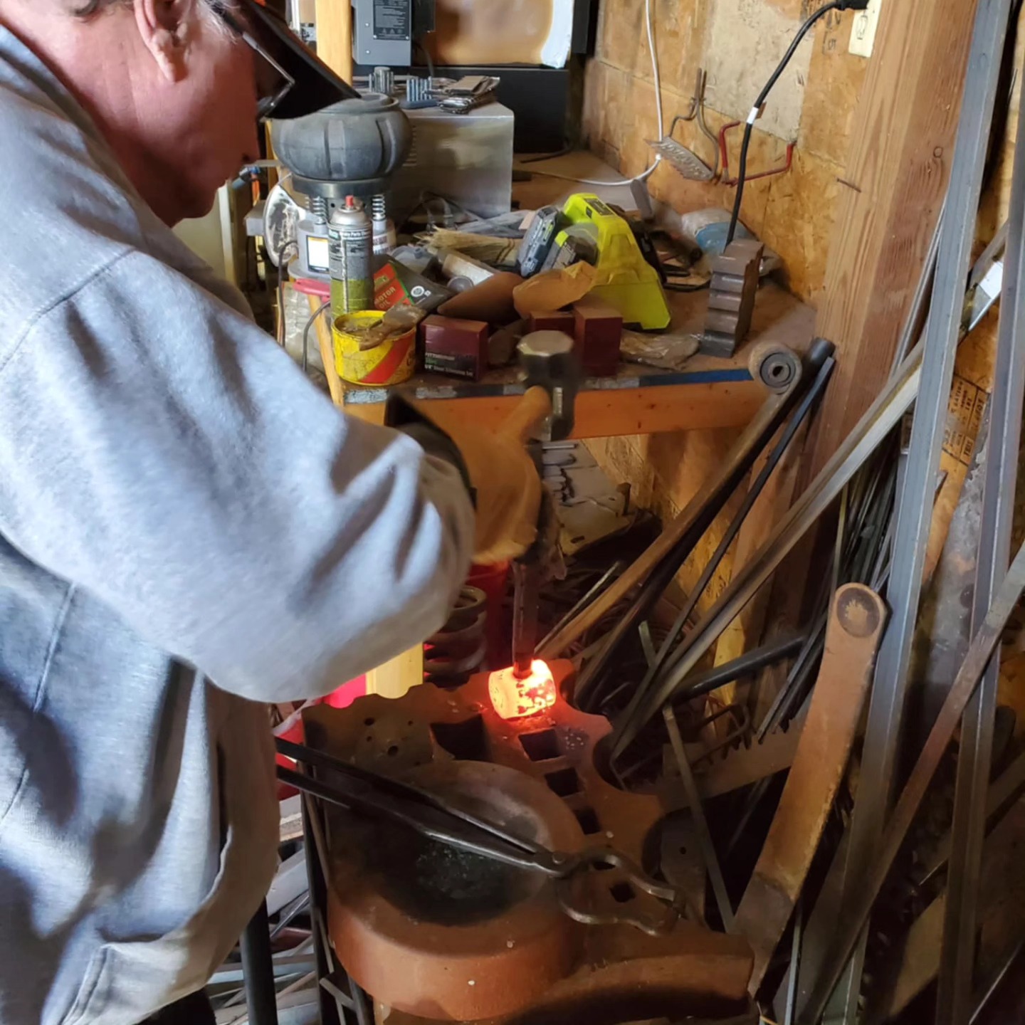 Tim going after it old school and drifting a hammer eye by hand!
#veterans #VeteranCommunity #veteransday🇺🇸