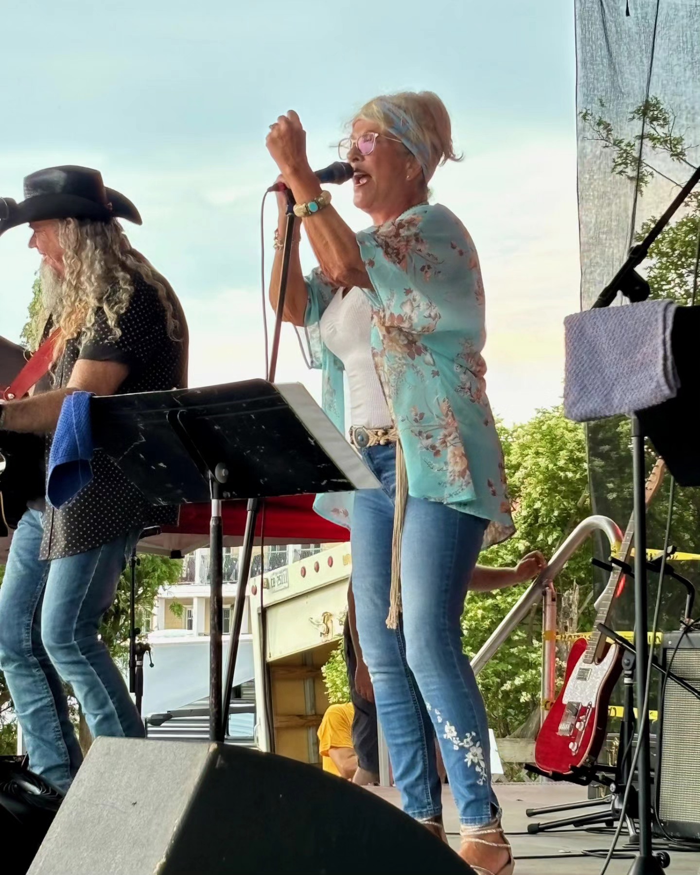 Always a fan favourite - Cheryl Lescom and the Tucson Choir Boys!
#LighthouseBluesFestival #LBFest2025 #LighthouseBluesFestival #BruceCountyBlues #RickAndMarilynBluesProductions #TheBruce #BluesMusic #BluesMusicians #LiveMusic #SupportLiveMusic #MusicFestival #Kincardine