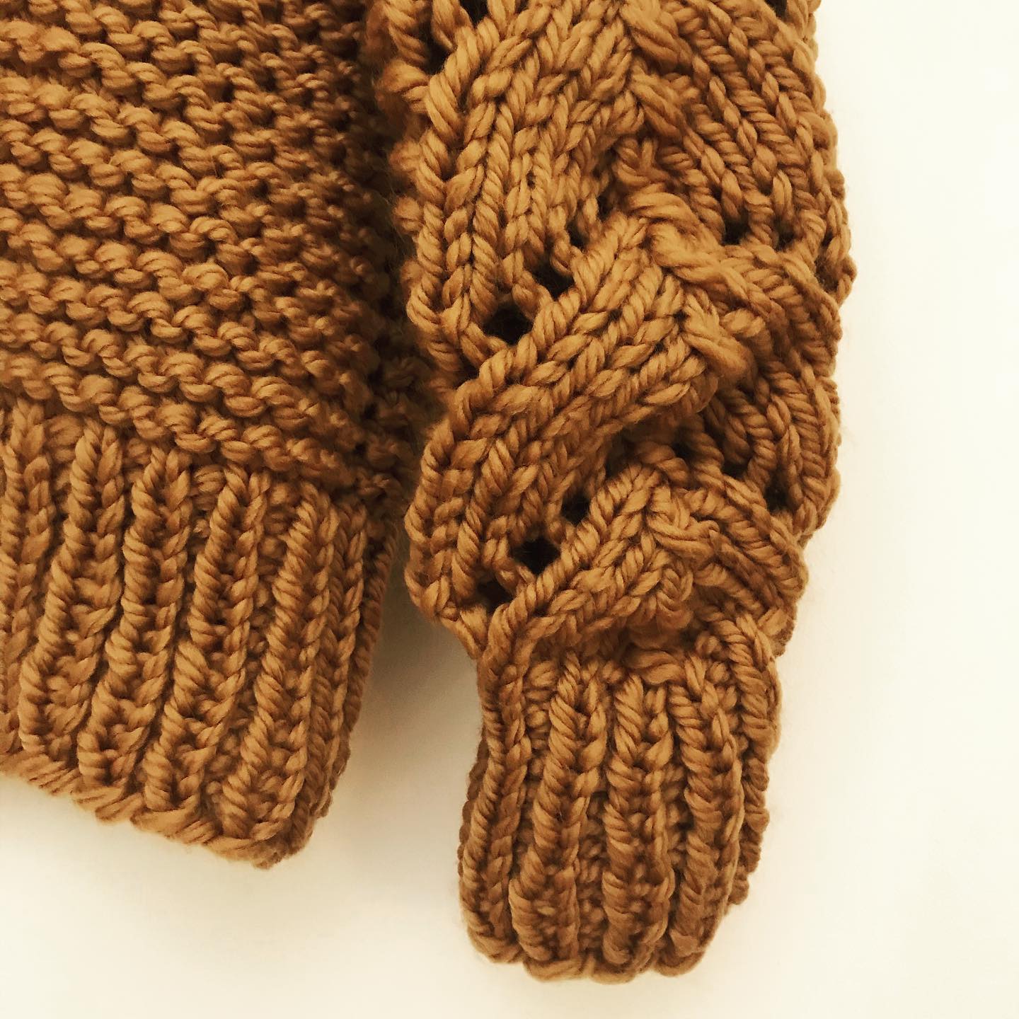 cardigan FADRINA
Hast Du die neue Farbe „wood“ schon entdeckt - ich bin absolut begeistert!
Sie ist in meinem Shop in Grösse M/L erhältlich - oder @kaufhaus_zum_glueck kannst Du die Strickjacke per Windowshopping erwerben.
Dir gefällt die Jacke, Du möchtest aber eine andere Farbe - nimm mit mir Kontakt auf-ich freue mich Kundenwünsche zu erfüllen 💛.
#cardigan #fadrina #fashion #design #knitwear #slowfashion #whomadeyourclothes #handknittedinswitzerland #madeinswitzerland #knit #tricot #nie_knitwear #merino #wool #handmade #fashionrevolution #nachhaltig #sustainable