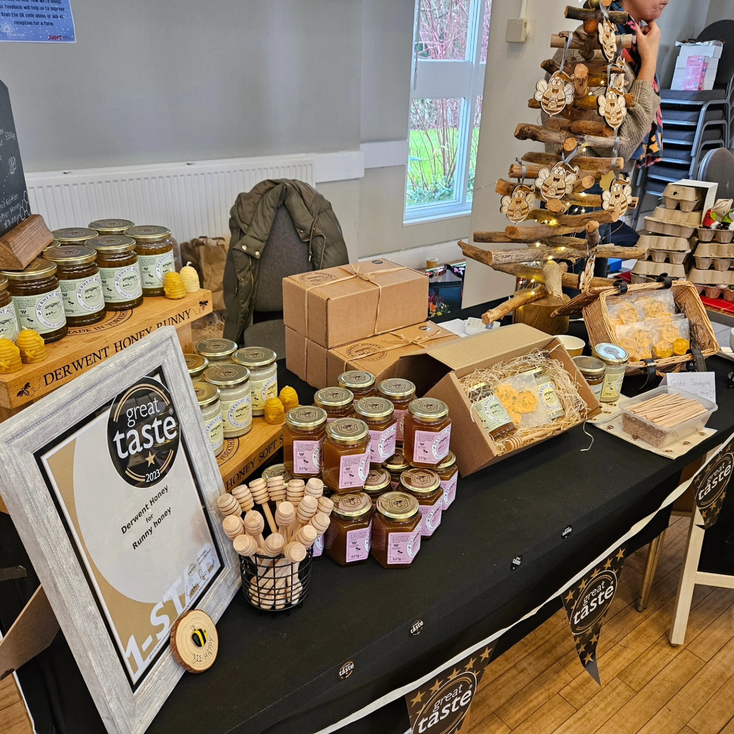 Festive fayre today. 12pm-4pm @newearswickfolkhall. Honey stocked up ready to go & limited edition Heather honey for today only!!
#derwenthoney #york #runnyhoney #softsethoney #christmasinyork #newearswick
