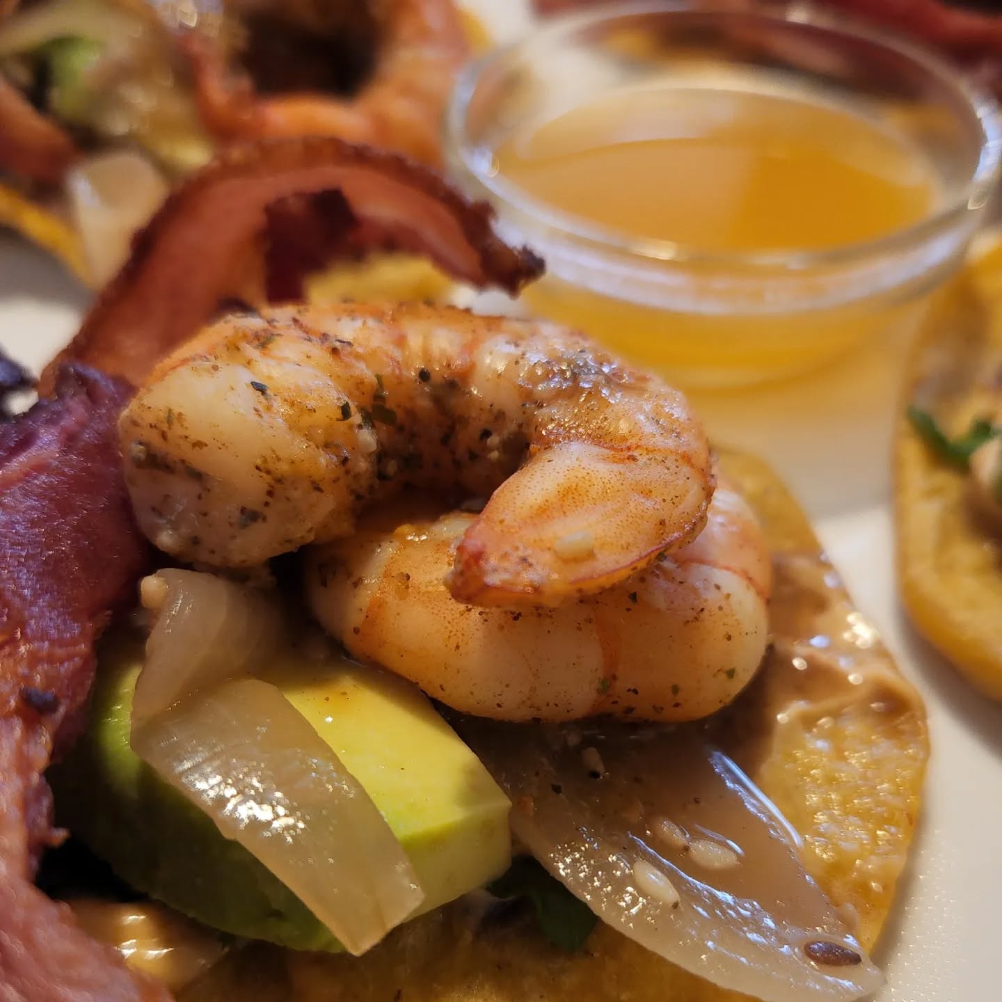 Taquitos con salsita de Piña y 7 caldos ❤️ 🦐 🥓 🌮 🌮 🌮 🌮
.
.
.
.
.
.
.
.
.
.
.
#guatemala #guatefoodies #guatefood #comelocal #preserves #conservas #openkitchen #closeddoor #mezcal #dinner #reservation #restaurant #antigua #travel #gadventures #foodporn #tacos #alpastor #tacosalpastor #travel #intrepidtravel #perhapsyouneedalittleguatemala #restaurante #discover #elantigueno #antiguaguatemala #guate #foodlovers #tasty #yummy #guatefoodies