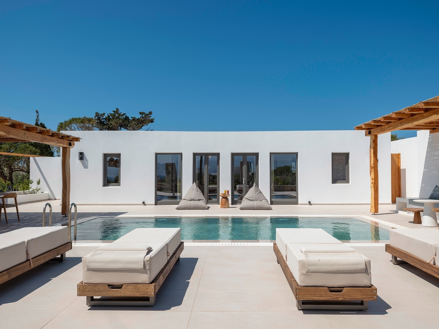 Villa in Paros
#architecturalphotography #realestatephotography #parosvillas #interiorphotography #parosisland⚓️🌊🌞 #parosphotographer #parosrealestate #mykonosphotographer #santoriniphotographer #naxosphotographer #exteriorphotography #antiparosphotography