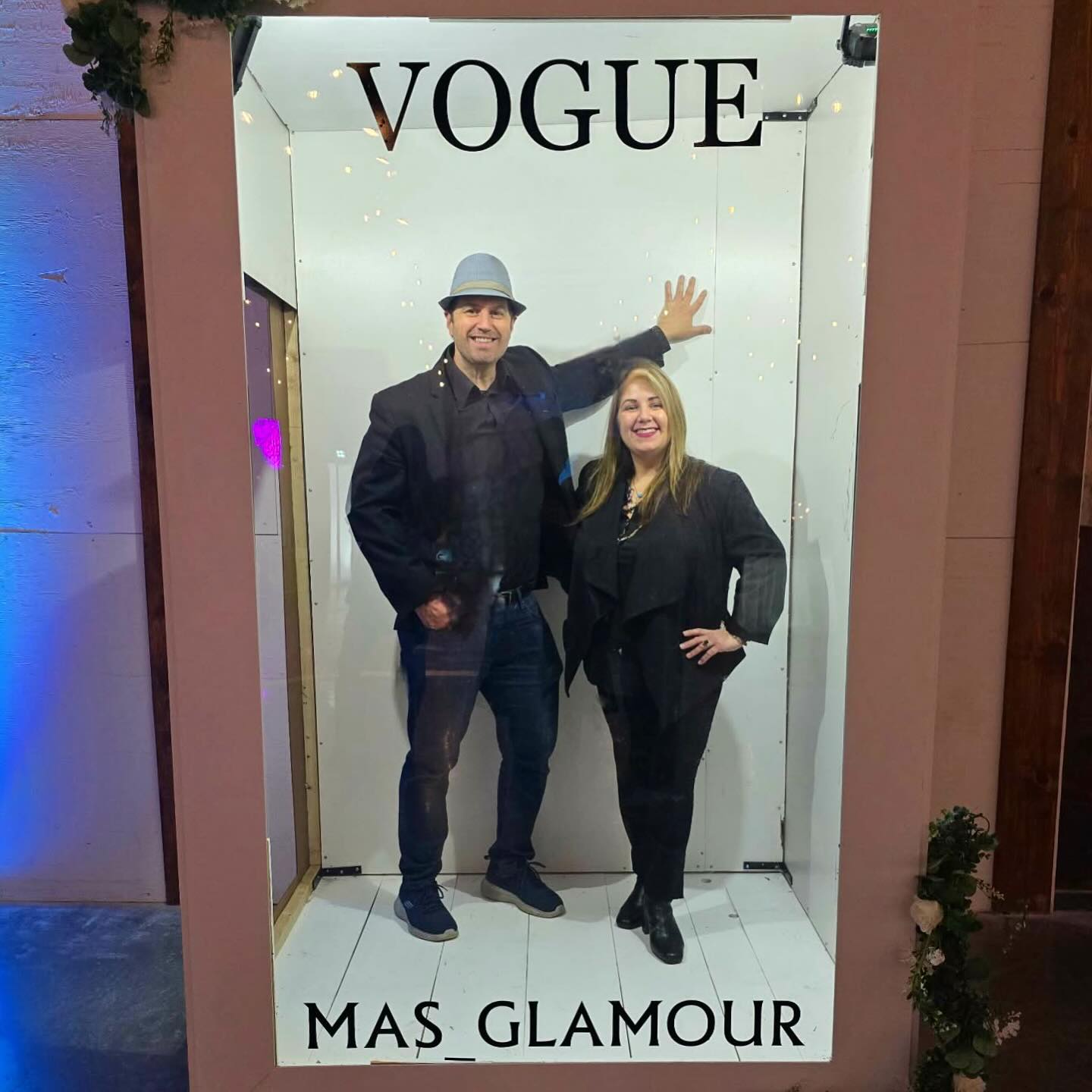 Recent wedding expo north of Chicago at Millburn Stables. Unique fun venue and I love seeing my other pro vendors in the industry! π