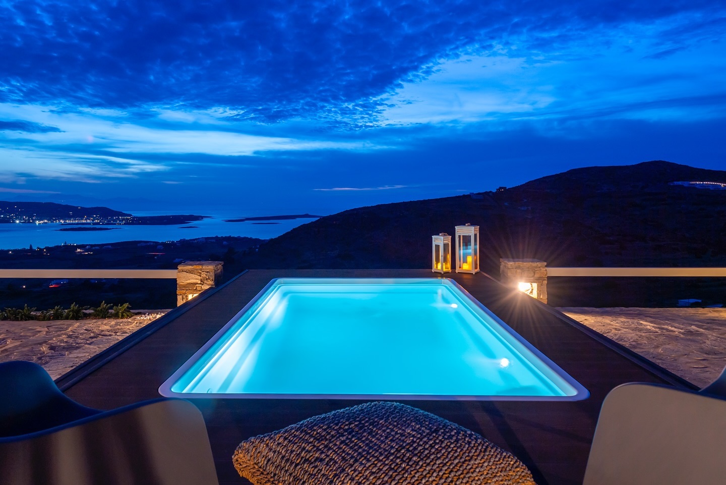 Villa Veni, Paros.
#architecturalphotography #realestatephotography #parosvillas #interiorphotography #parosisland⚓️🌊🌞 #parosphotographer #dronephotography #aerialphotography