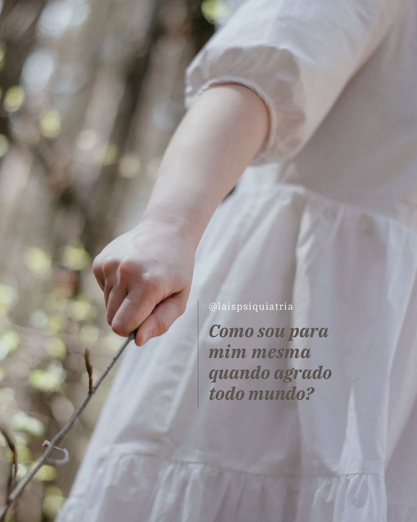 🤔 Quão saudável é se manter APENAS em função da vontade do próximo? ⤵️
😳 Quantas vezes você renuncia às suas escolhas por medo de machucar outra pessoa? Ou decepcionar? Ou por simplesmente não conseguir dizer não?
👉 Ao renunciar suas vontades e necessidades e não colocar limites às solicitações externas, você pode estar alimentando a sua baixa auto estima, frustrações, reforçando sentimentos de não ser aceita, entre outras questões.
📍 Por isso é tão importante refletir como você tem sido para si mesma/o quando está vivendo em função do desejo dos outros. Lembre-se: não existe relação saudável sem a individualidade dos envolvidos.
💬 Agora comente aqui em baixo: você tem mantido os seus desejos em prioridade?
#amorproprio #autocompaixao #autocuidado #autoimagem #autoestima #psiquiatria #psiquiatra #ansiedade #depressao
