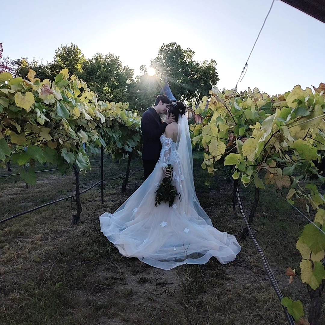 There are simply no words!
How can you possibly find the right words to describe this kind of beauty? The dress. The love. The nature. Stay tuned for more details from this magical wedding.
Venue: @wadleyfarms
#utahweddingplanner #utahweddingvenue #garden #vineyard #sunset #goldenhour #eventplanner #castle #engaged