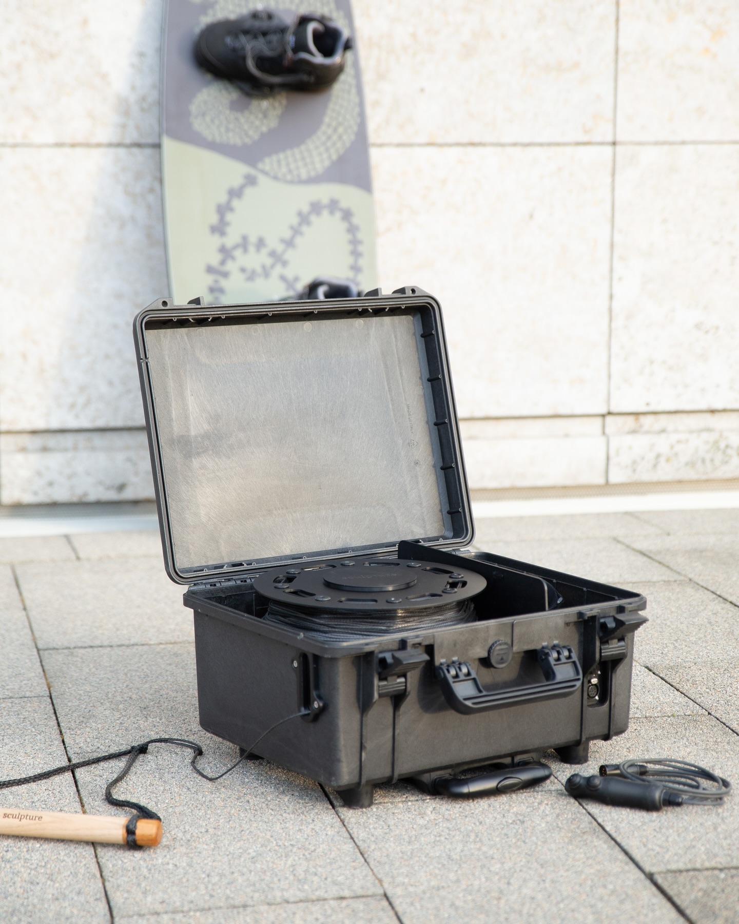 stealth, sleek, and quiet 🤫
The hub motor is the spool. There are no gear wheels, chains or other moving parts which cause wear or noise ⚙️ Don’t let worn down parts or loud noise ruin your session. Sculpture winch is made for pros.
#pulledbysculpture