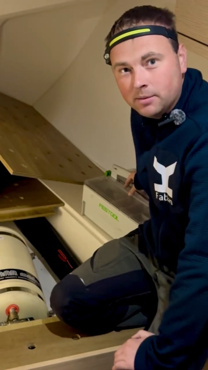 Die Entleerung des Wassersystem.
Kurzes Tutorial von Fabian.
www.yspm.de
Sollen wir mehr solcher kurz Tutorials erstellen?
#yachtservicepeenemünde #yachthafenpeenemünde #yspm #einwintern #tutorial #wassersystem #boiler #entleeren #tippsundtricks #yacht #boot #winter #winterlager #todo #frostsicher #frost #usedom #inselusedom #yachtbau #bootsbau #fabian #fabianbraun #erklärung #erklärvideo