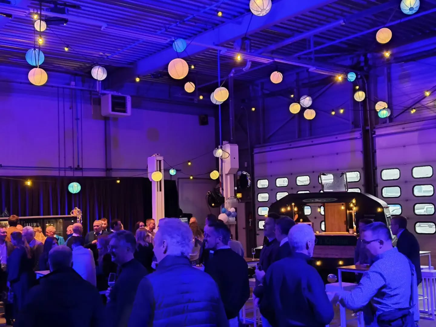 Wat een eer! Vandaag mochten wij met onze foodtruck verse friet verzorgen bij De Baar Touringcars tijdens de kick-off van hun 100-jarig bestaan.
Een prachtige mijlpaal en een mooie start van dit jubileumjaar.
🚍🎉 @debaartouringcars van harte gefeliciteerd met jullie 100 jaar!
Bedankt dat wij hier onderdeel van mochten zijn.